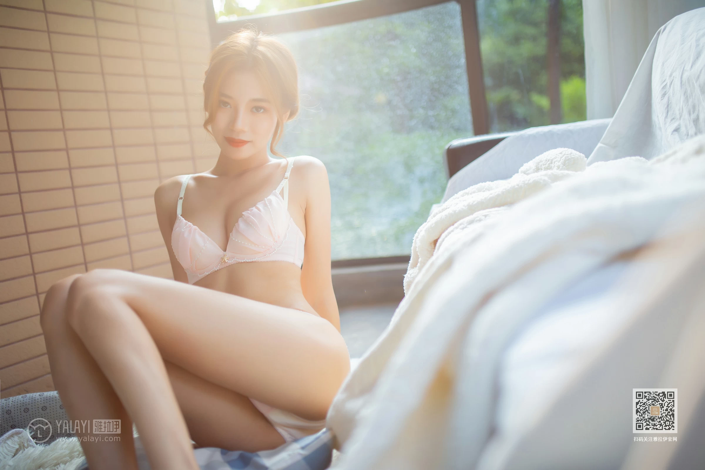 [YALAYI雅拉伊]Vol.409 白色丽人 丽雅 白色衬衫与粉色内衣性感私房写真集第8张