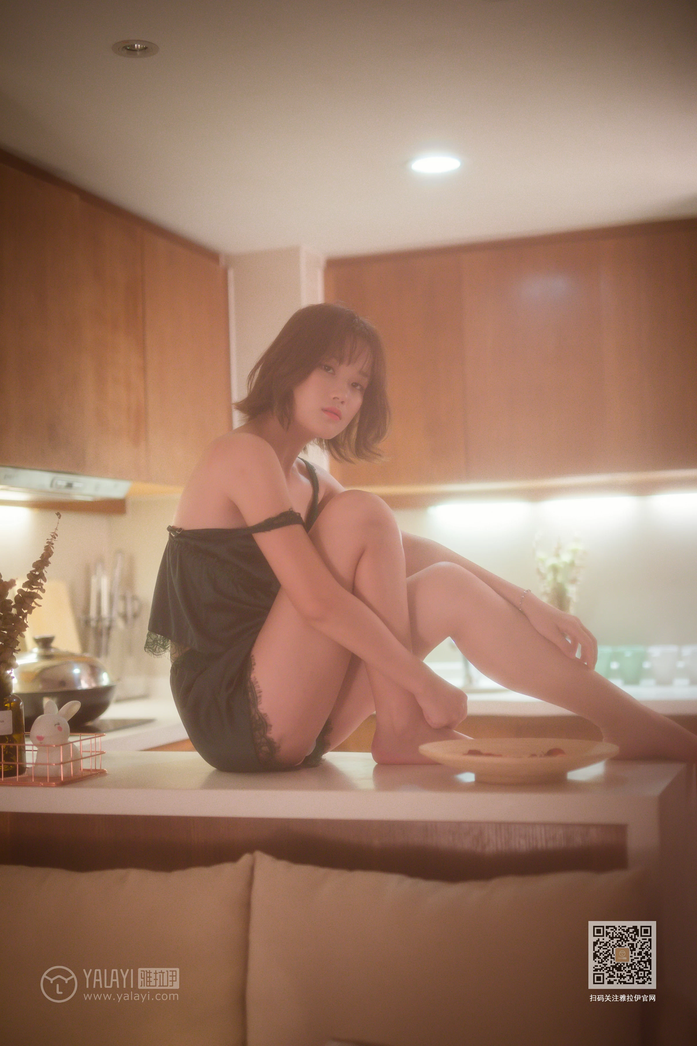 [YALAYI雅拉伊]Vol.412 特技小厨娘 良子 吊带睡衣加蕾丝短裤性感私房写真集第11张