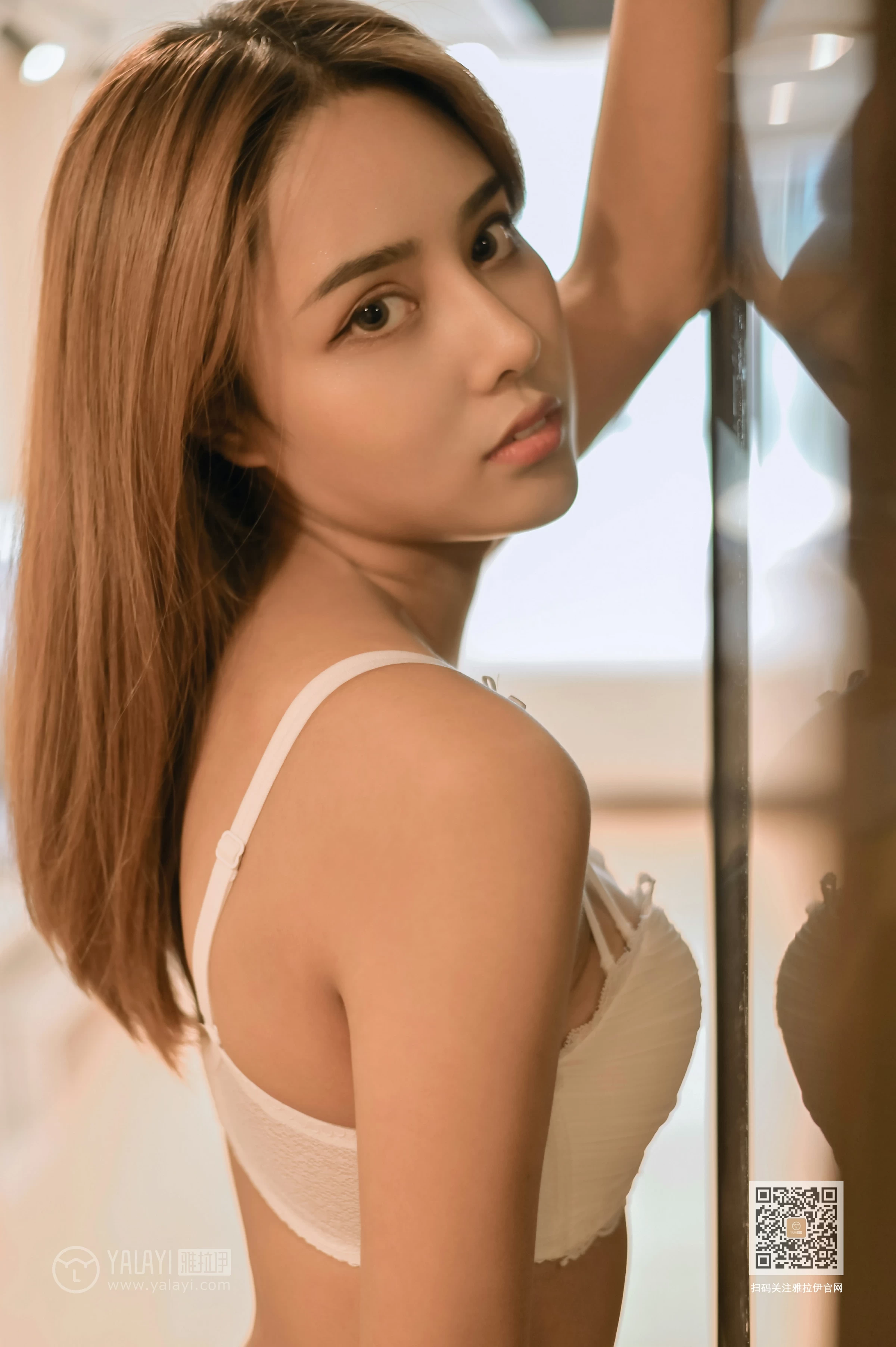 [YALAYI雅拉伊]Vol.419 柔情似水 天天 白色蕾丝内衣加内裤性感私房写真集第2张