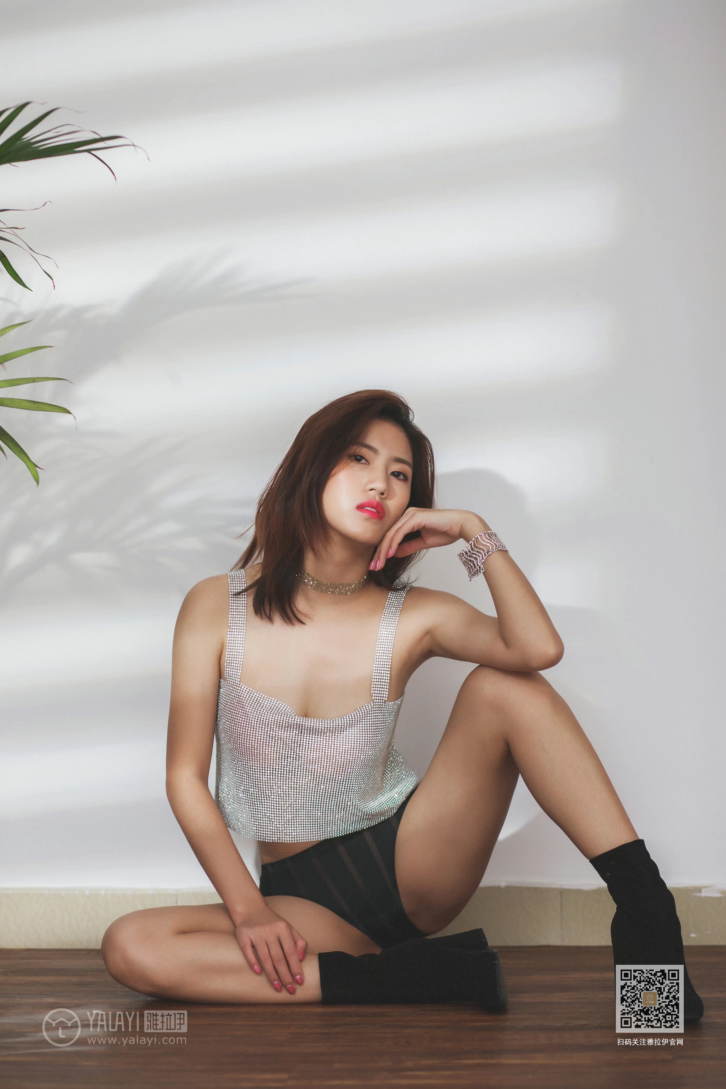 [YALAYI雅拉伊]Vol.420 金缕衣 小小 银色镂空内衣性感私房写真集第6张