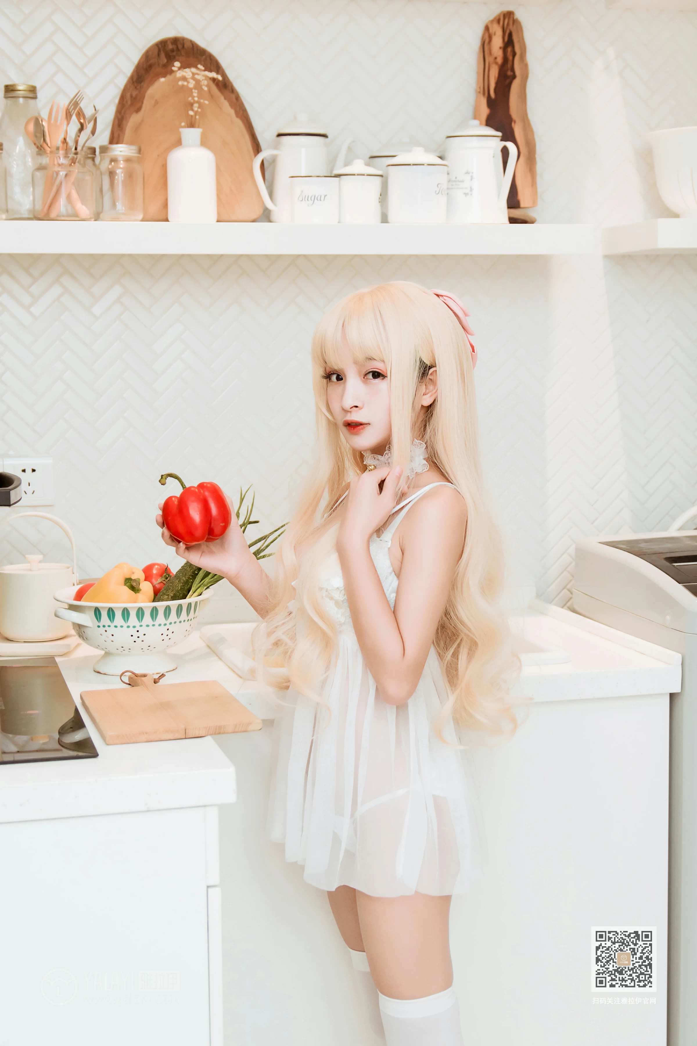 [YALAYI雅拉伊]Vol.425 异世界少女 艾丽 白色透视内衣裙加白色丝袜美腿性感私房写真集第2张