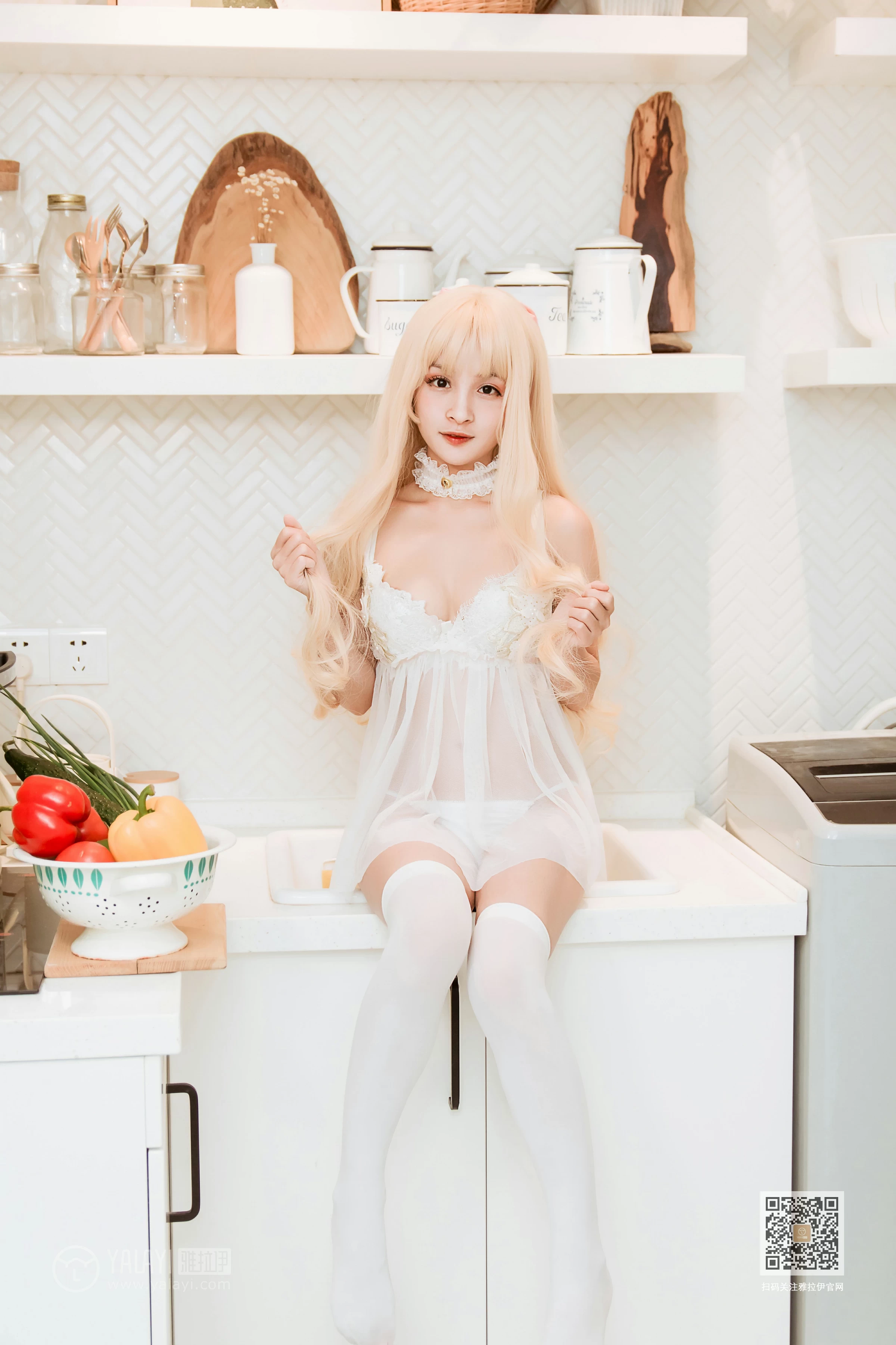 [YALAYI雅拉伊]Vol.425 异世界少女 艾丽 白色透视内衣裙加白色丝袜美腿性感私房写真集第3张