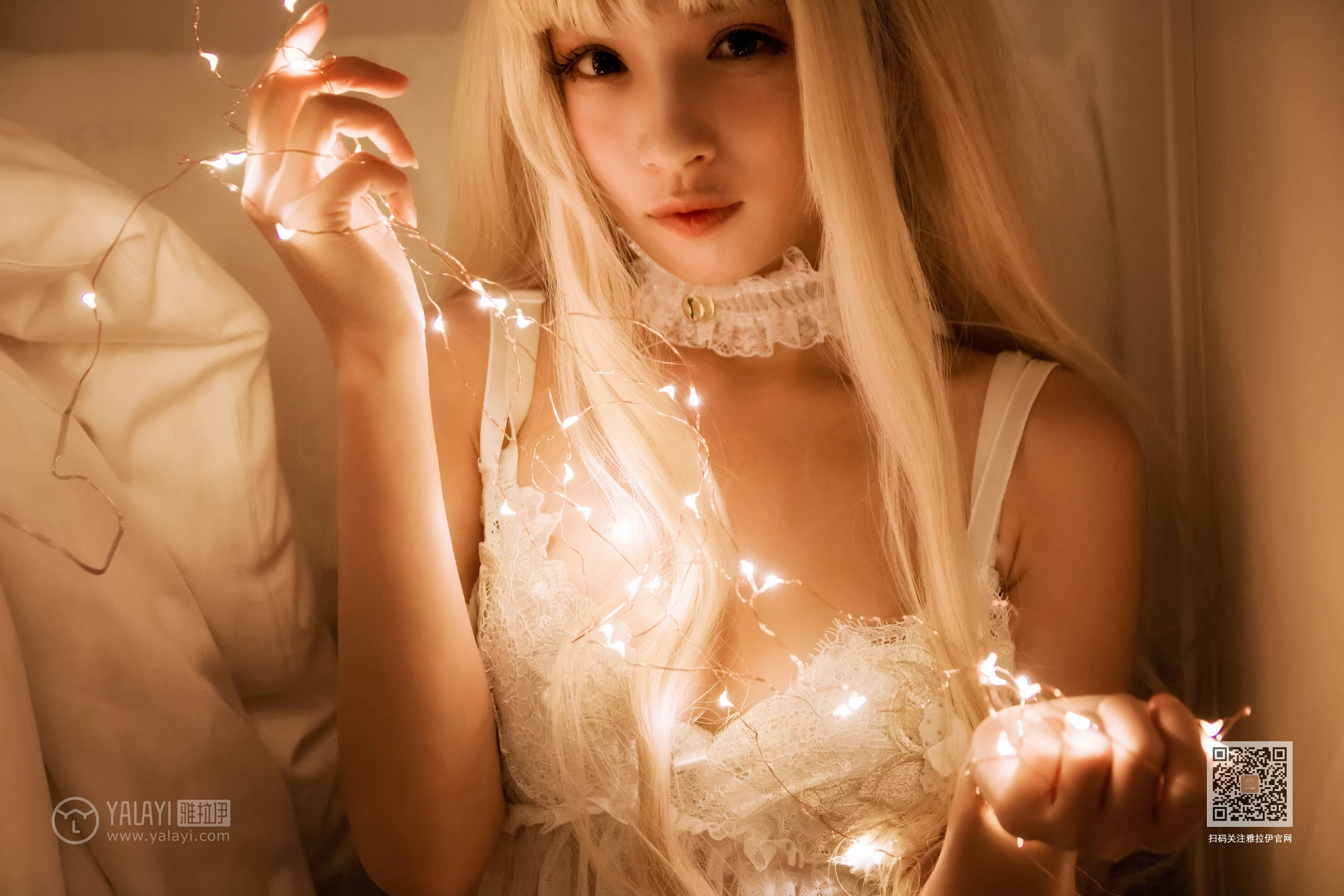 [YALAYI雅拉伊]Vol.425 异世界少女 艾丽 白色透视内衣裙加白色丝袜美腿性感私房写真集第15张