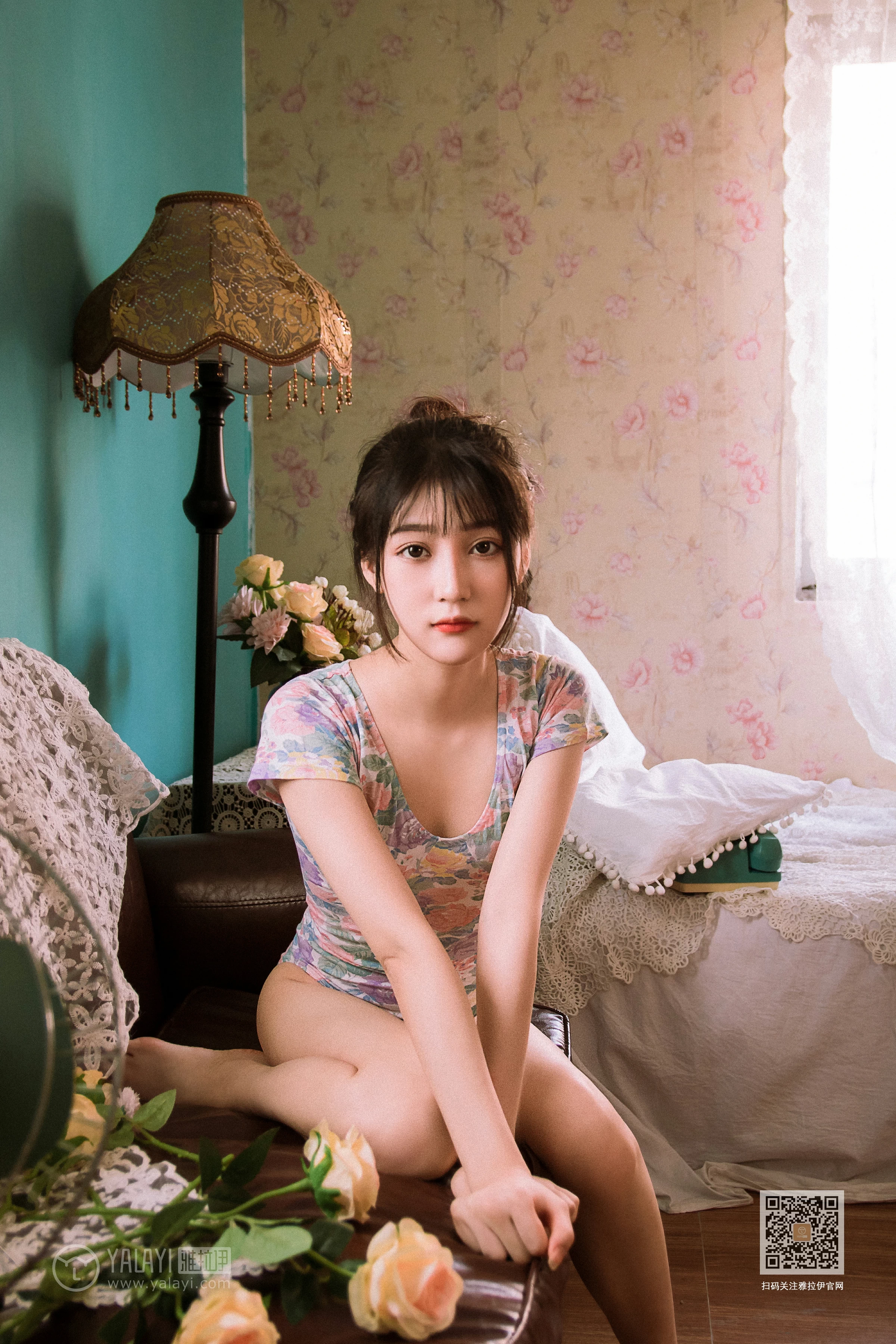 [YALAYI雅拉伊]Vol.433 复古情怀 卉卉 碎花连体衣居家性感私房写真集第11张