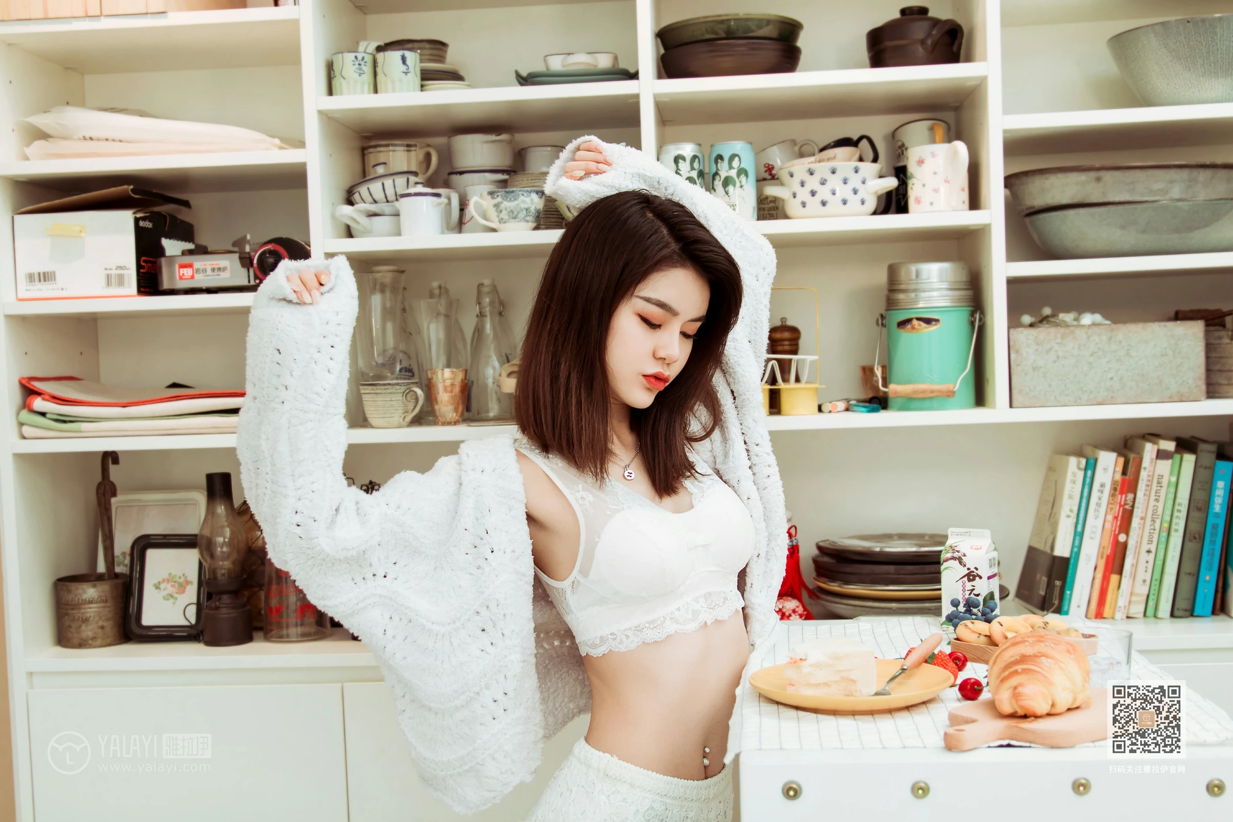 [YALAYI雅拉伊]Vol.444 东京的早餐 慧儿 白色镂空外衣加白色蕾丝内衣性感私房写真集第4张