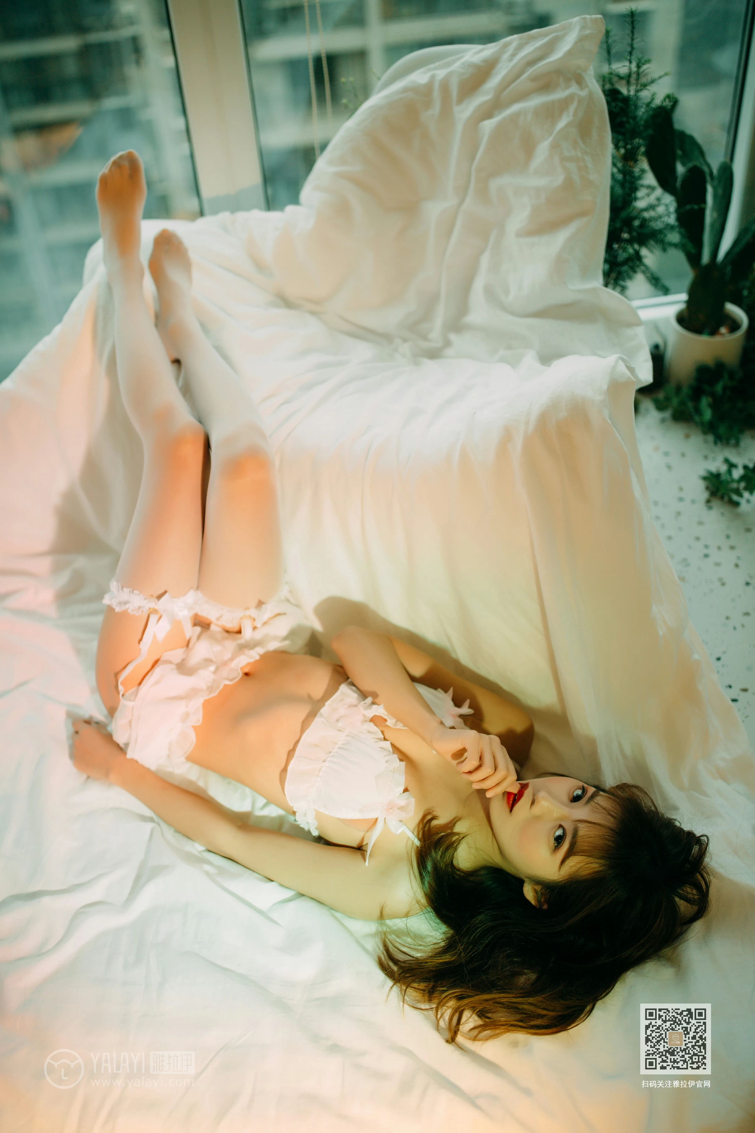 [YALAYI雅拉伊]Vol.483 丝情趣味 丽雅 白色情趣内衣加白色丝袜美腿性感私房写真集第13张
