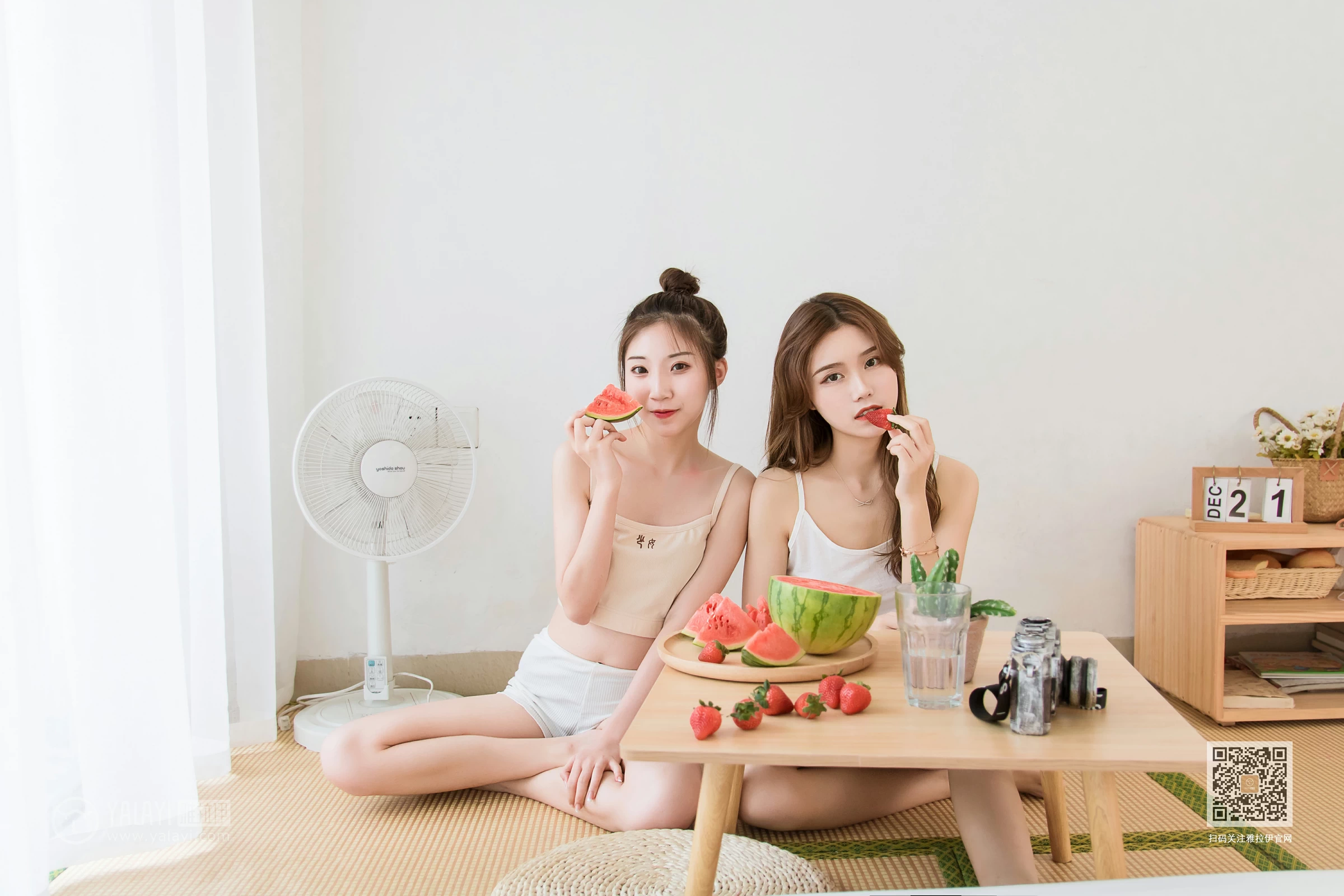 [YALAYI雅拉伊]Vol.486 妹妹来了 大乔&小乔 性感小背心加安全短裤私房写真集第6张