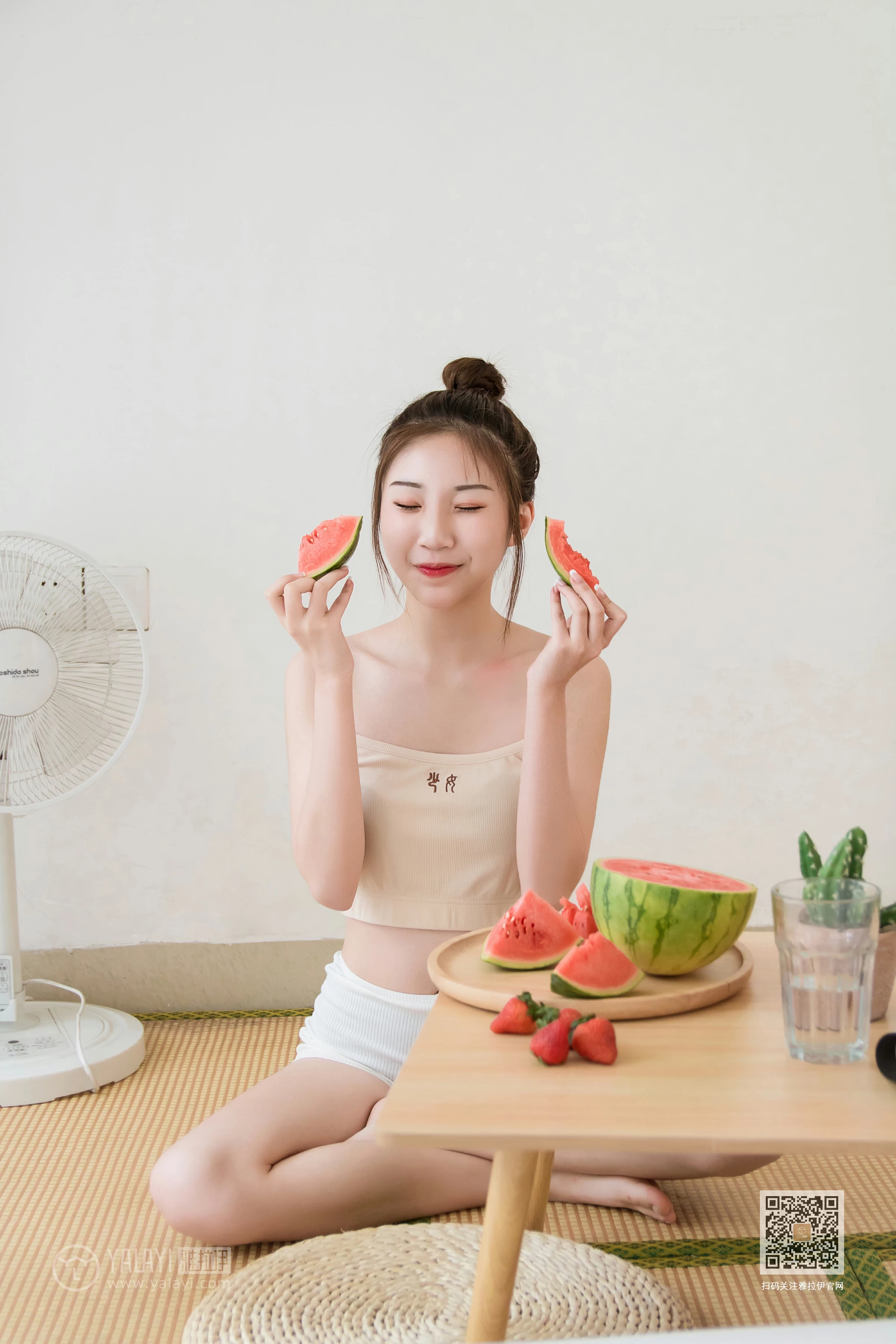 [YALAYI雅拉伊]Vol.486 妹妹来了 大乔&小乔 性感小背心加安全短裤私房写真集第8张