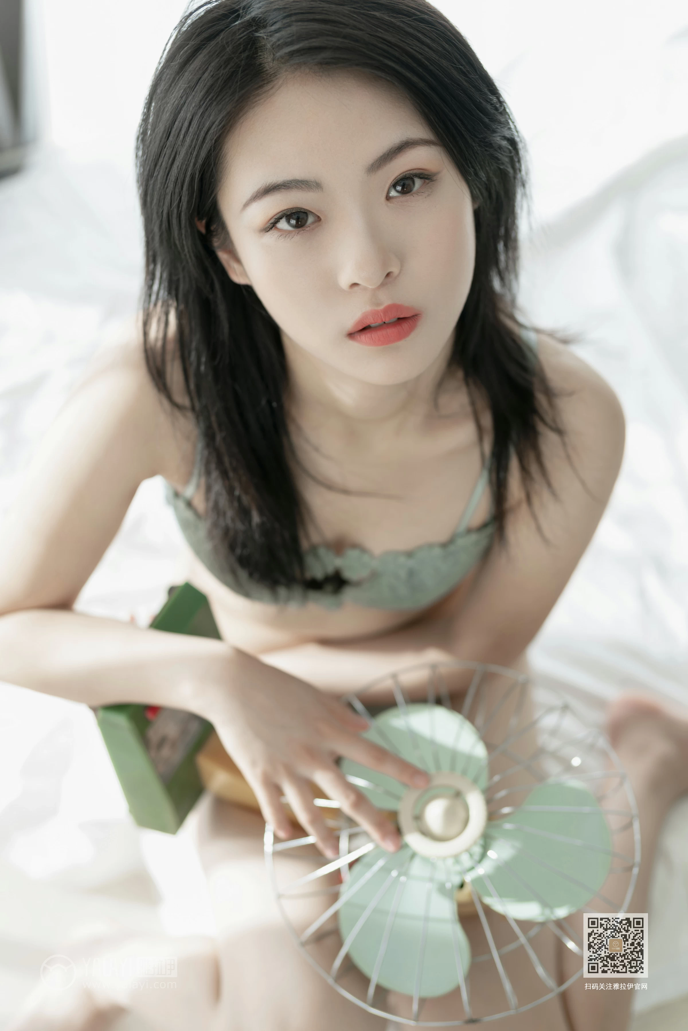 [YALAYI雅拉伊]Vol.487 翡翠女神 含嫣 淡蓝色蕾丝内衣性感私房写真集第17张