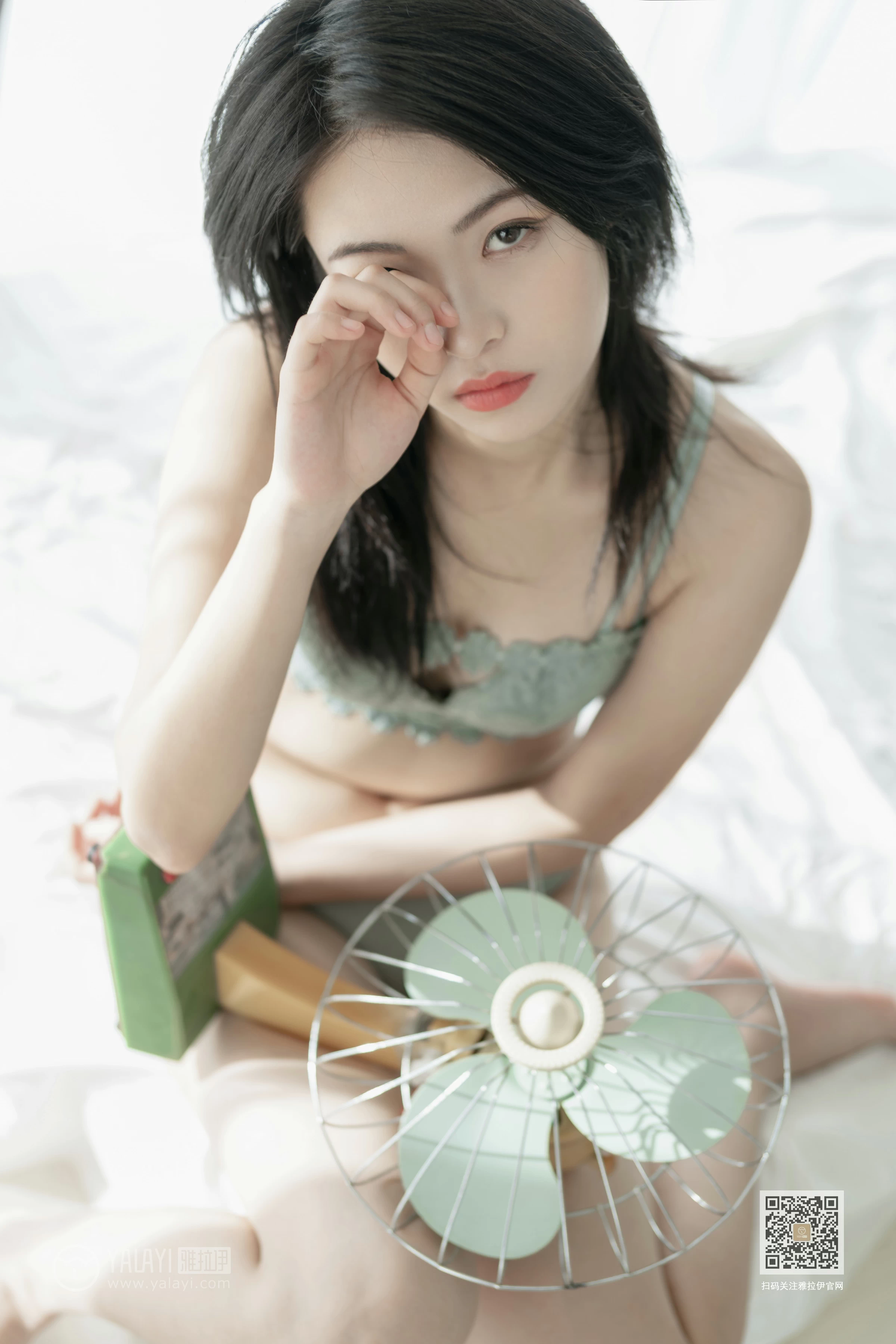[YALAYI雅拉伊]Vol.487 翡翠女神 含嫣 淡蓝色蕾丝内衣性感私房写真集第17张