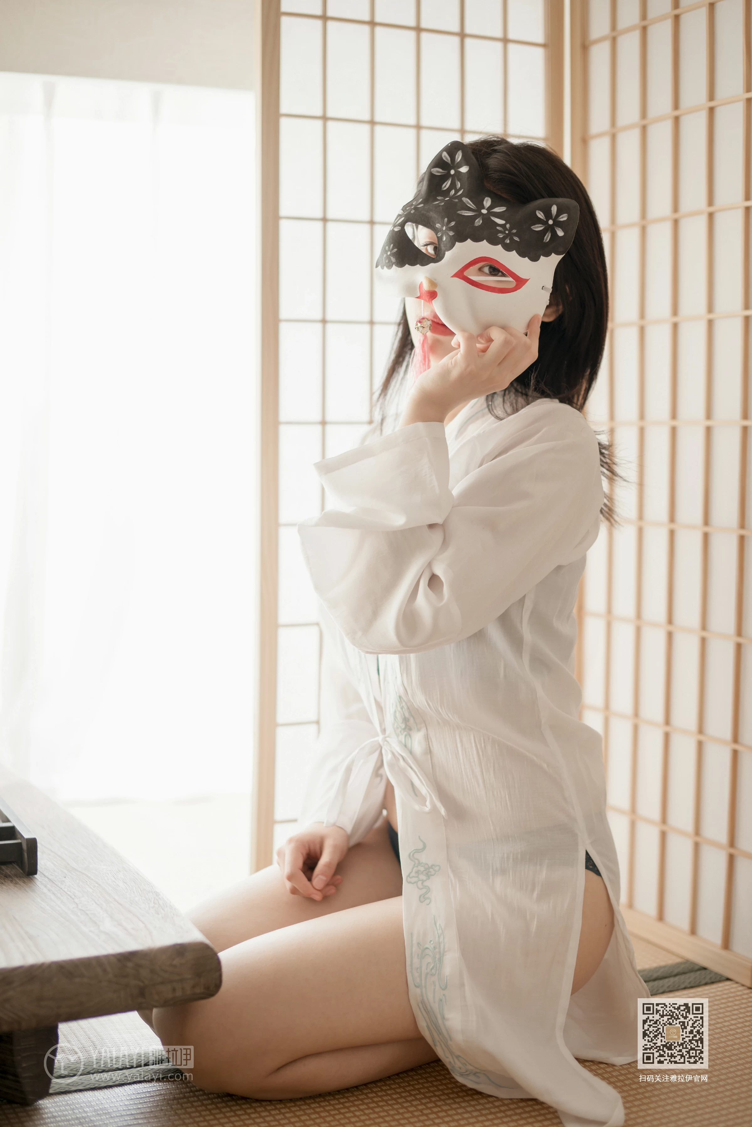 [YALAYI雅拉伊]Vol.492 和风猫女 含嫣 白色透视睡衣加蓝色蕾丝内衣性感私房写真集第1张