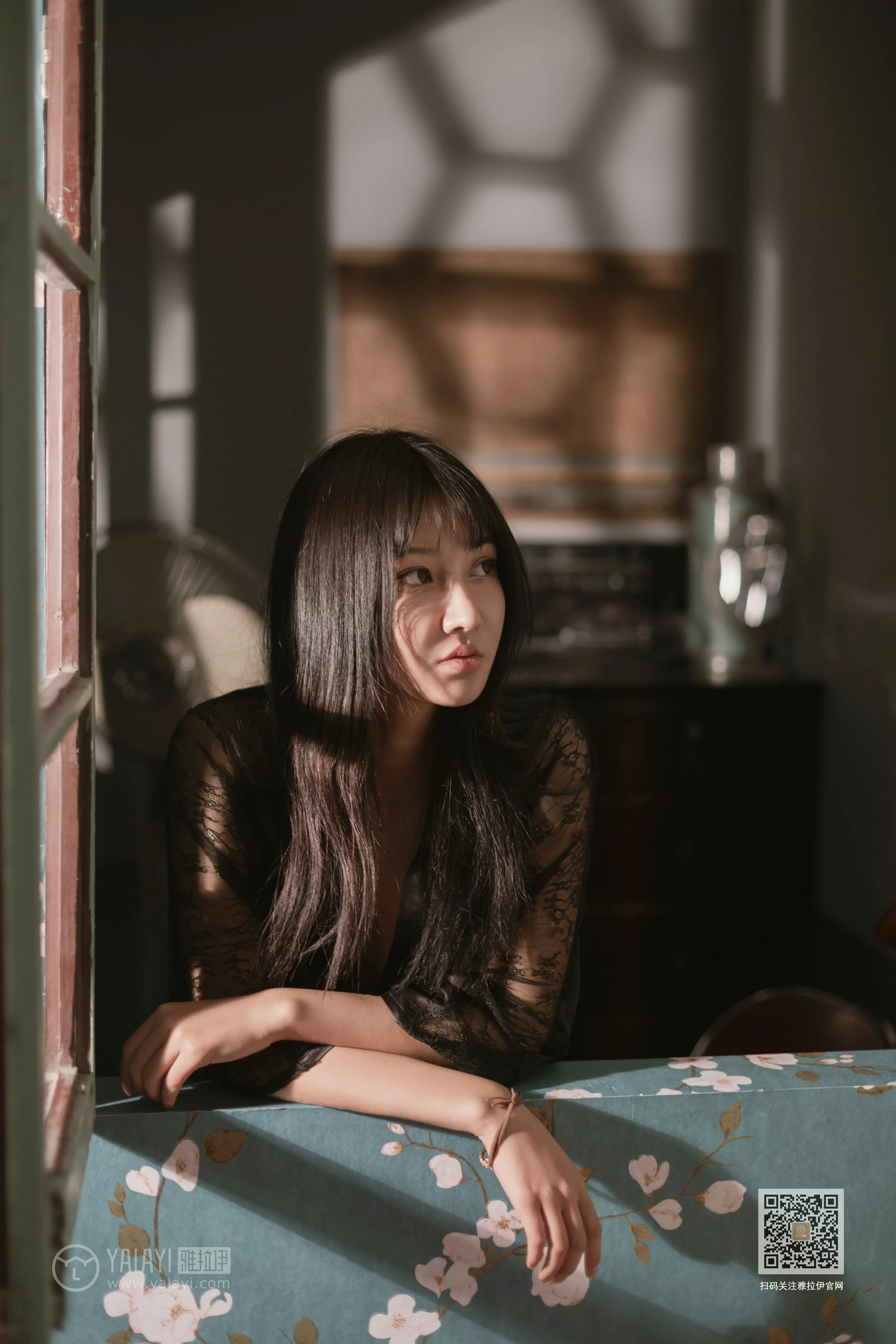 [YALAYI雅拉伊]Vol.494 帘卷美人绰态 韩熙 黑色透视睡衣性感私房写真集第15张