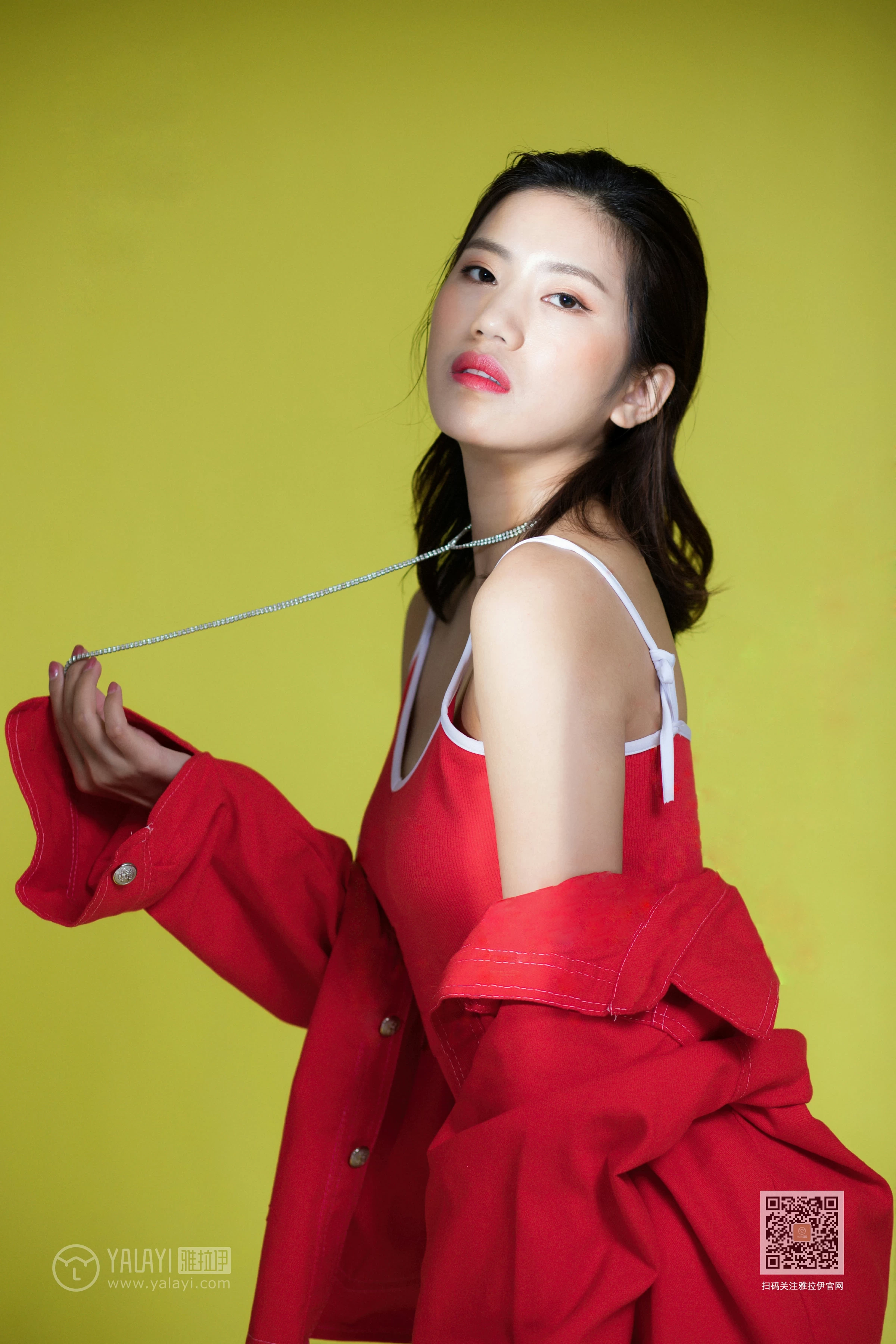 [YALAYI雅拉伊]Vol.499 艺术人生 小小 红色吊带连体运动内衣性感私房写真集第2张