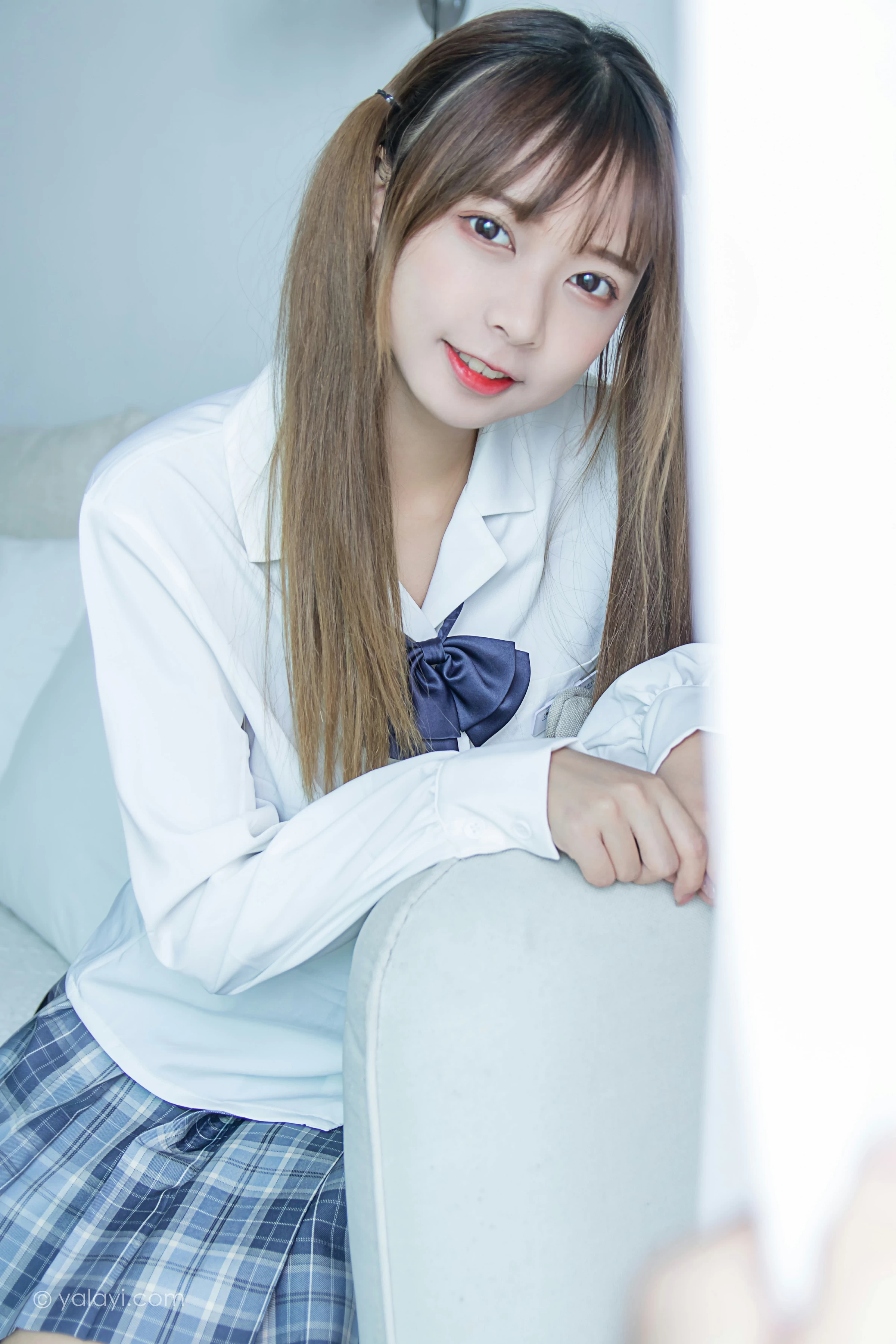 [YALAYI雅拉伊]NO.667 《有我超甜》 阿禾 白色JK制服加格子短裙私房写真集第2张