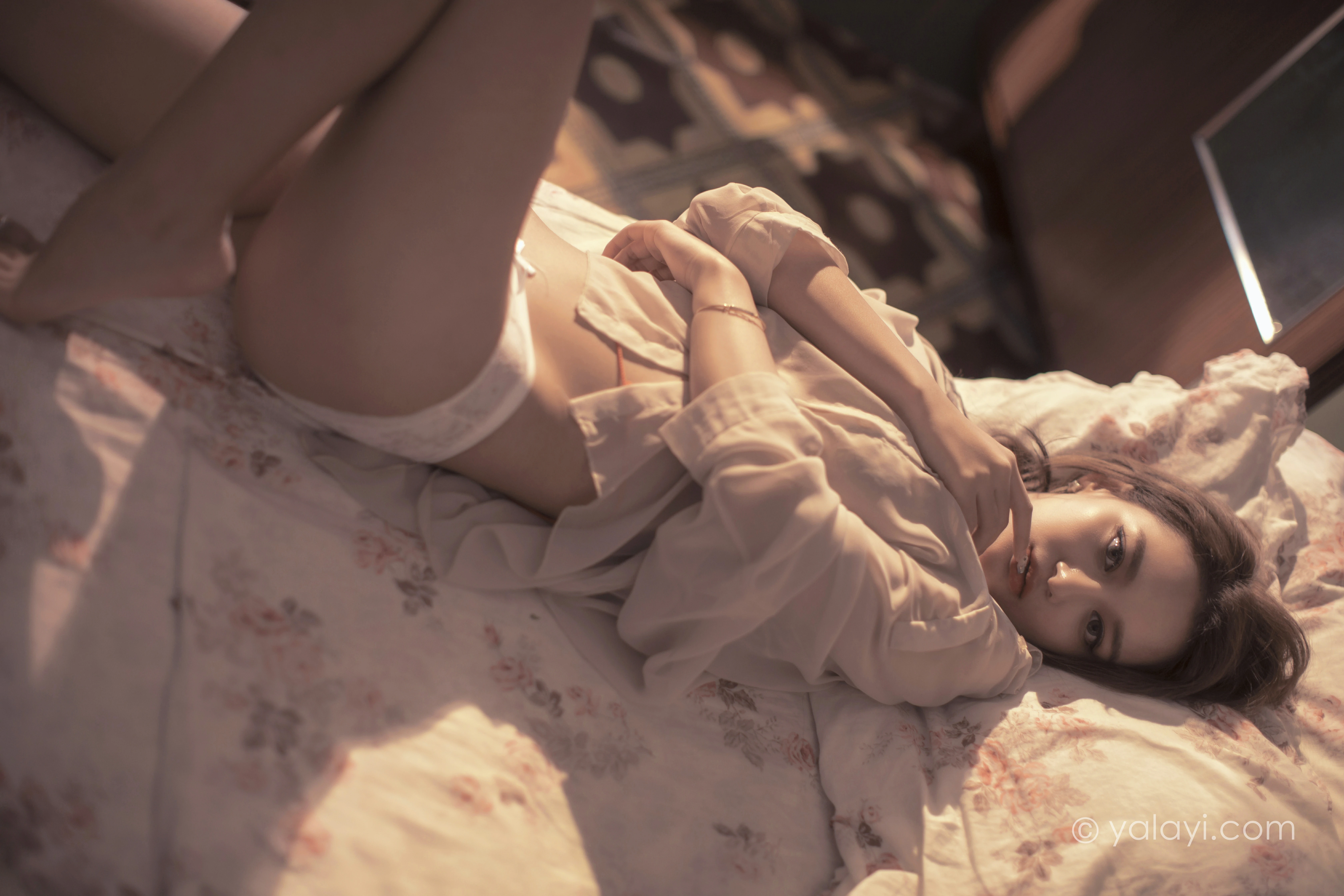 [YALAYI雅拉伊]NO.803 若有思 梓杨 白色透视衬衫居家性感私房写真集第5张