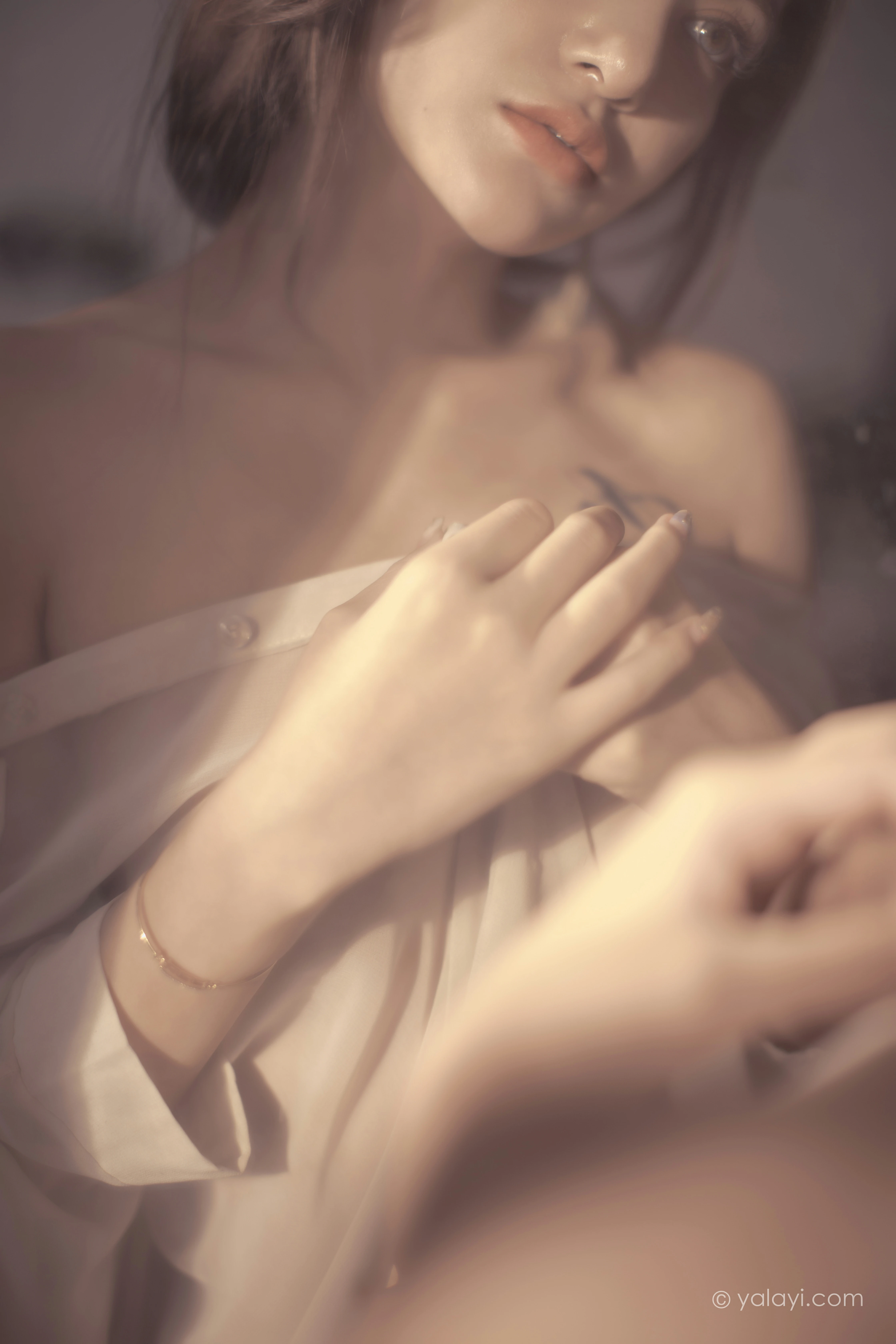 [YALAYI雅拉伊]NO.803 若有思 梓杨 白色透视衬衫居家性感私房写真集第15张