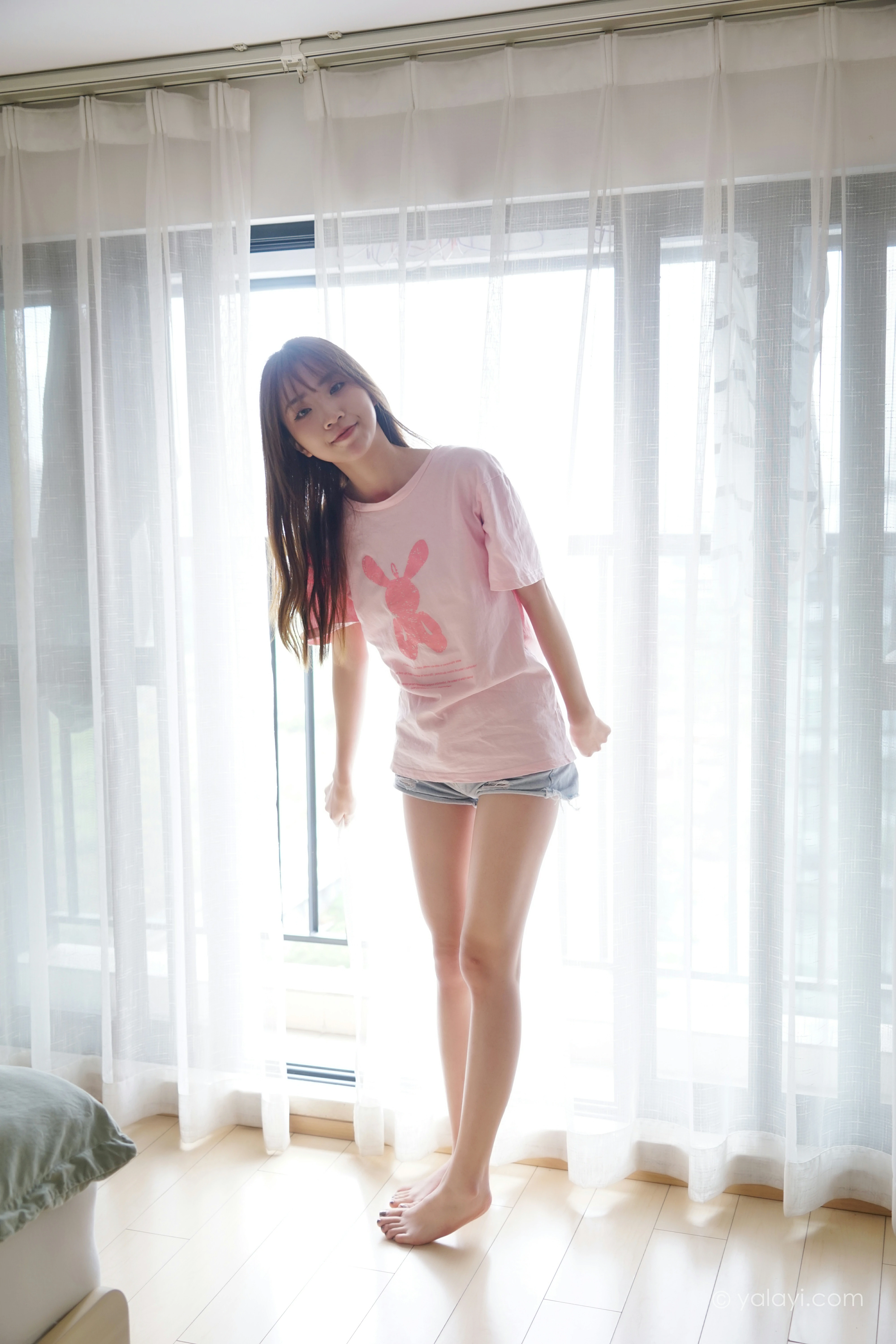 [YALAYI雅拉伊]NO.791 这边风景 小乔 粉色短袖居家性感写真集第6张
