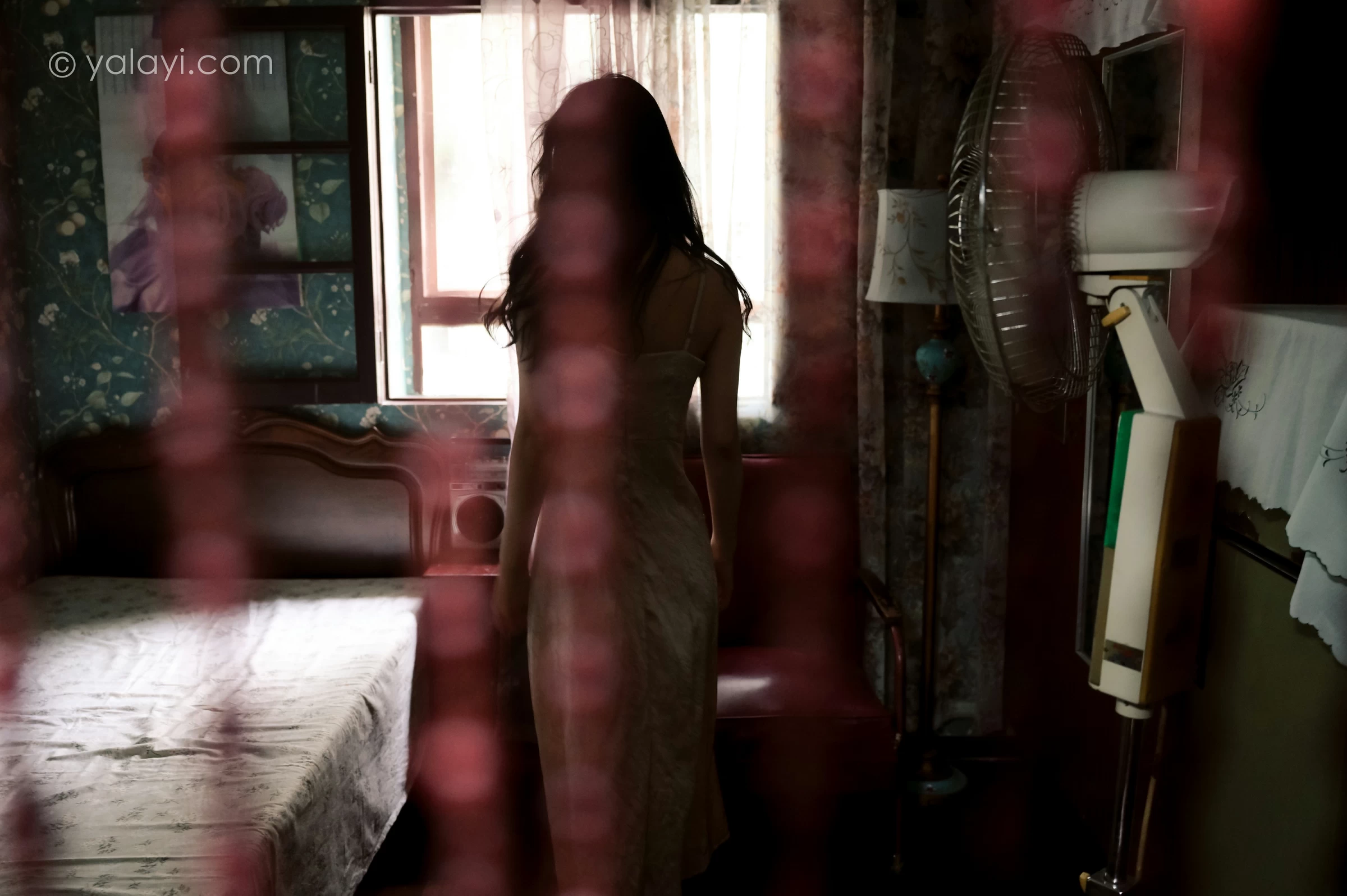 [YALAYI雅拉伊]NO.678 《绿窗》 方岚 黄色吊带连衣裙居家私房写真集第8张