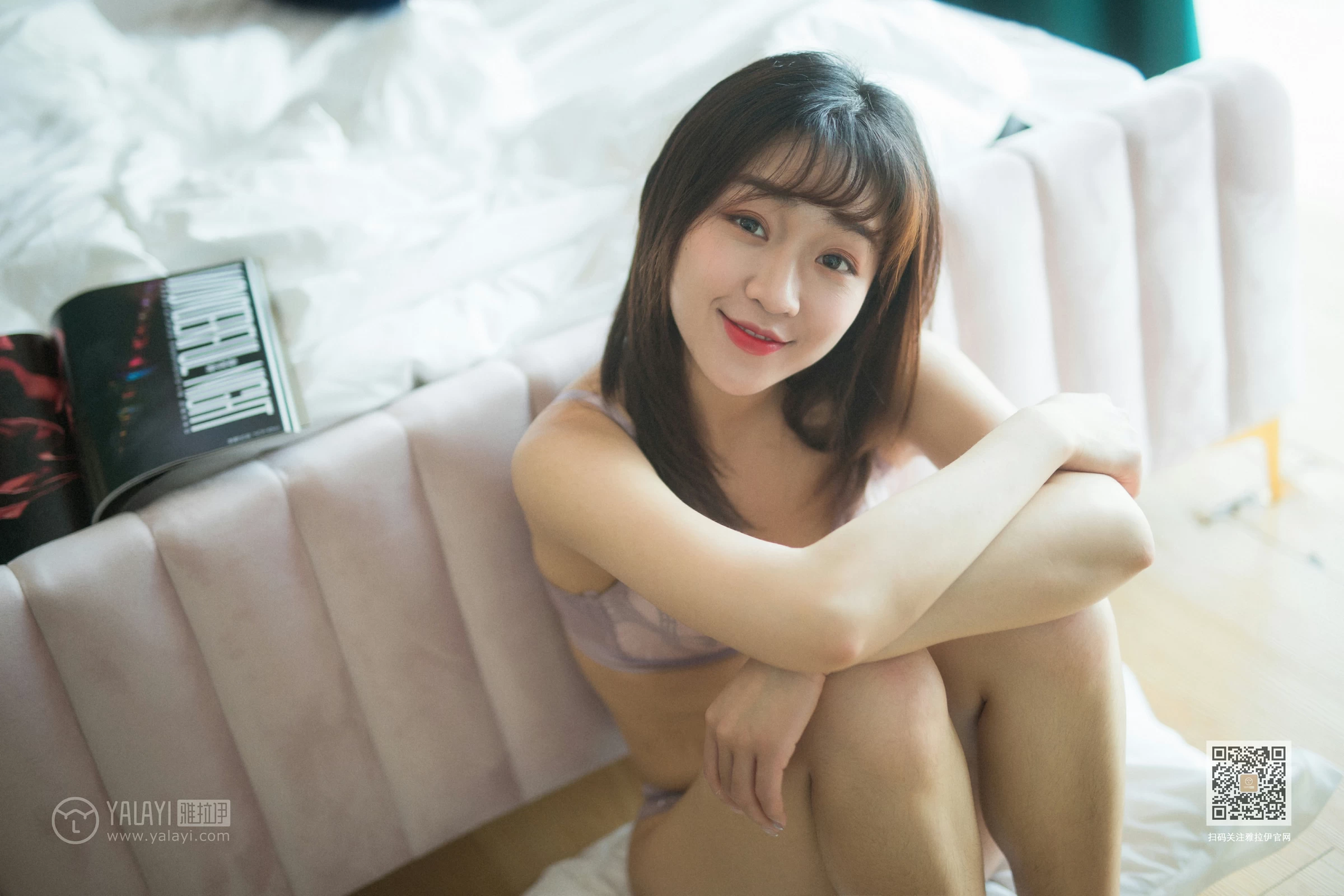 [YALAYI雅拉伊]NO.655 《给我一个吻》 小颖 灰色蕾丝内衣居家性感私房写真集第10张