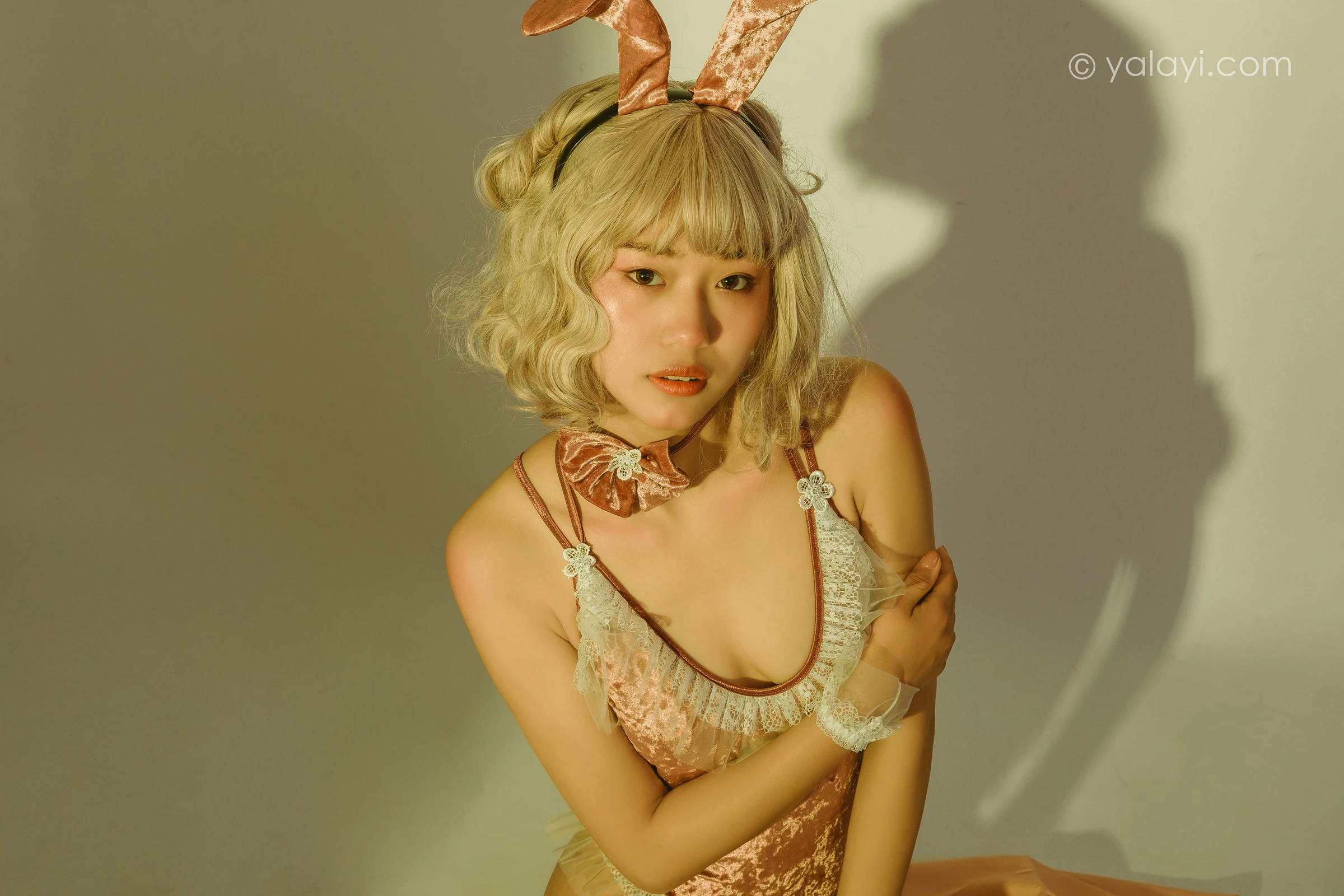 [YALAYI雅拉伊]NO.656 《兔子精灵》 和风 粉色情趣制服加白色丝袜美腿性感私房写真集第14张