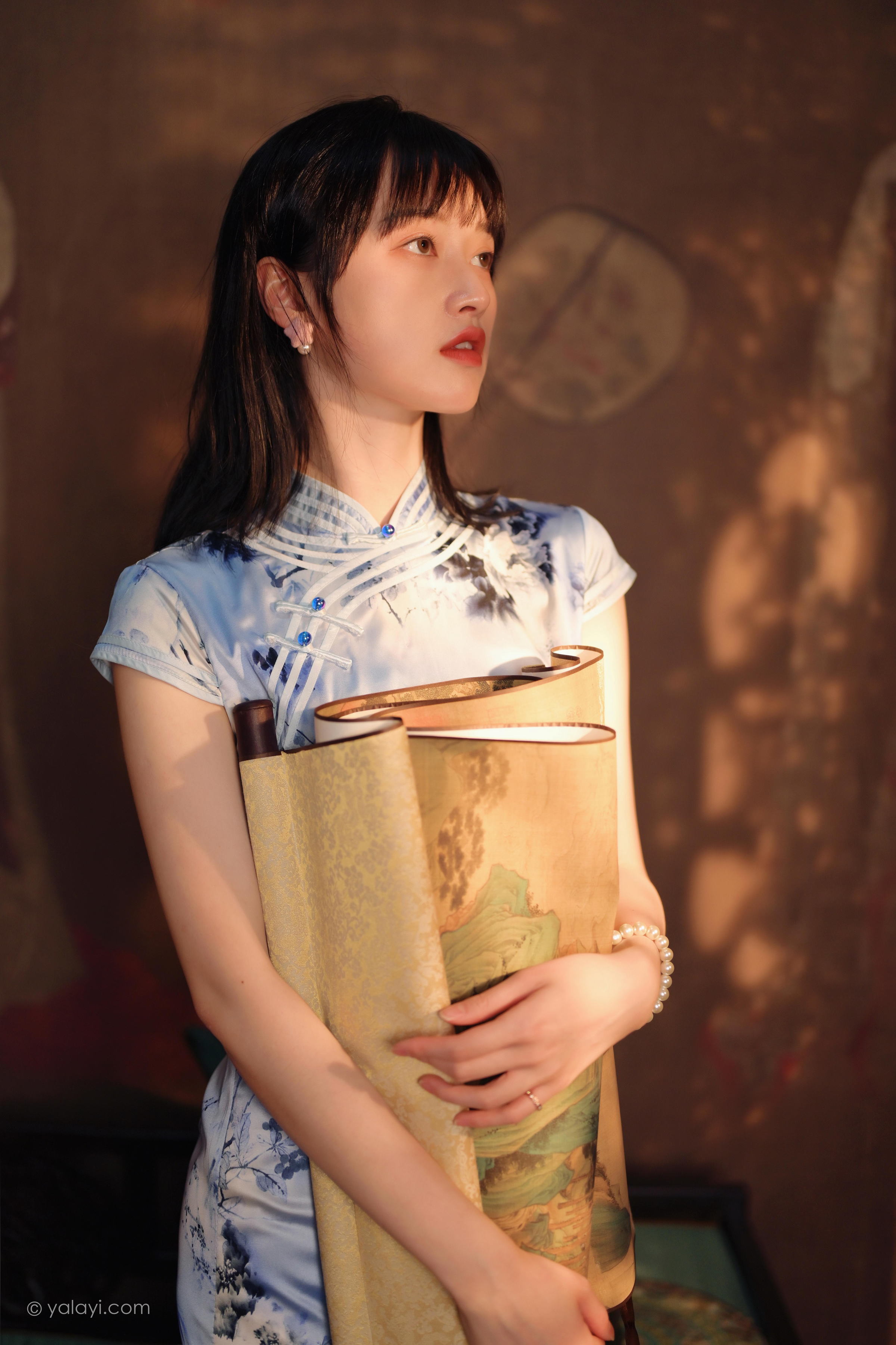 [YALAYI雅拉伊]2022.03.18 绝代芳华 京京 银色无袖旗袍民国风优雅写真集第7张