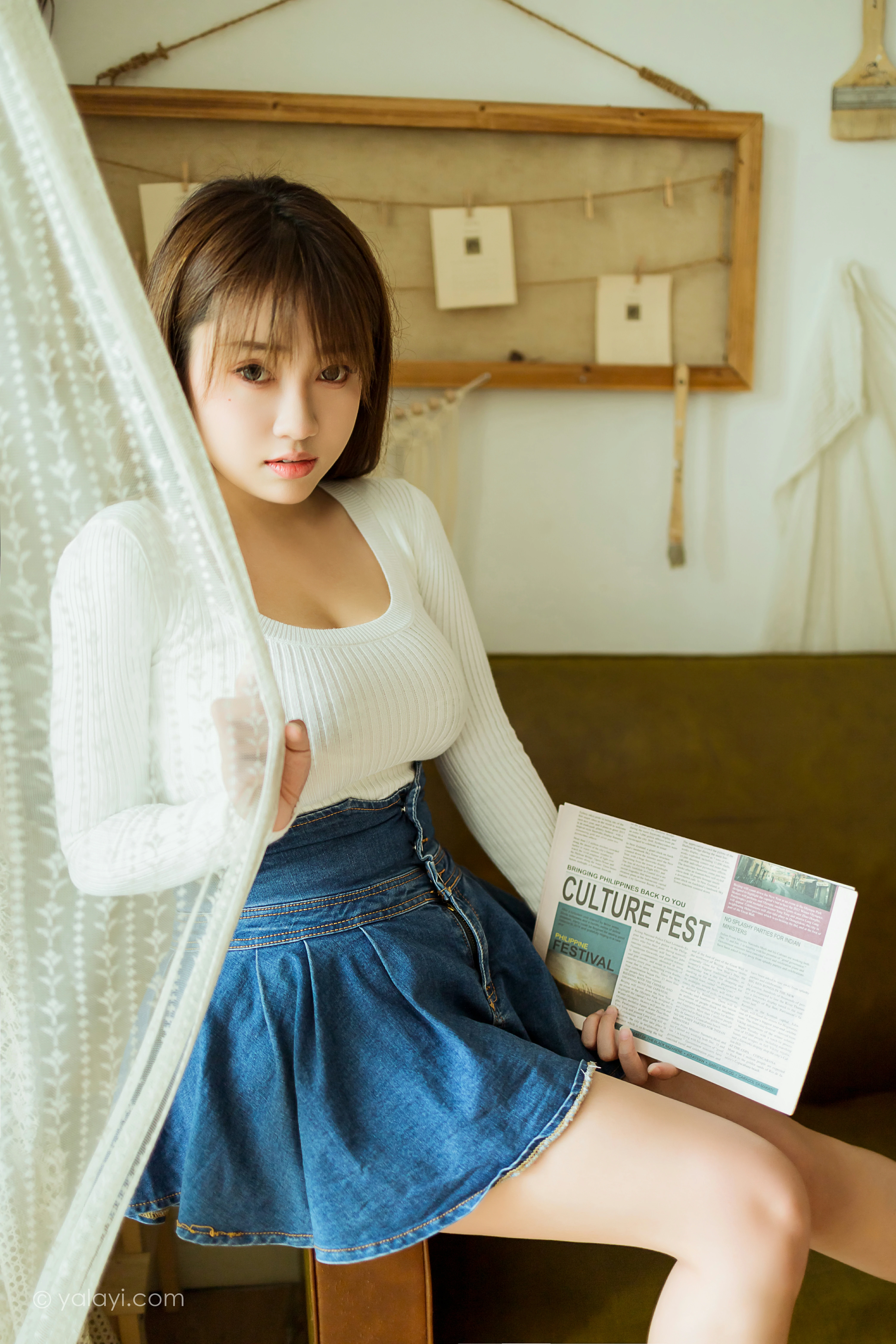 [YALAYI雅拉伊]NO.795 宅女日常 虞艺 白色毛衣加牛仔短裙性感私房写真集第2张