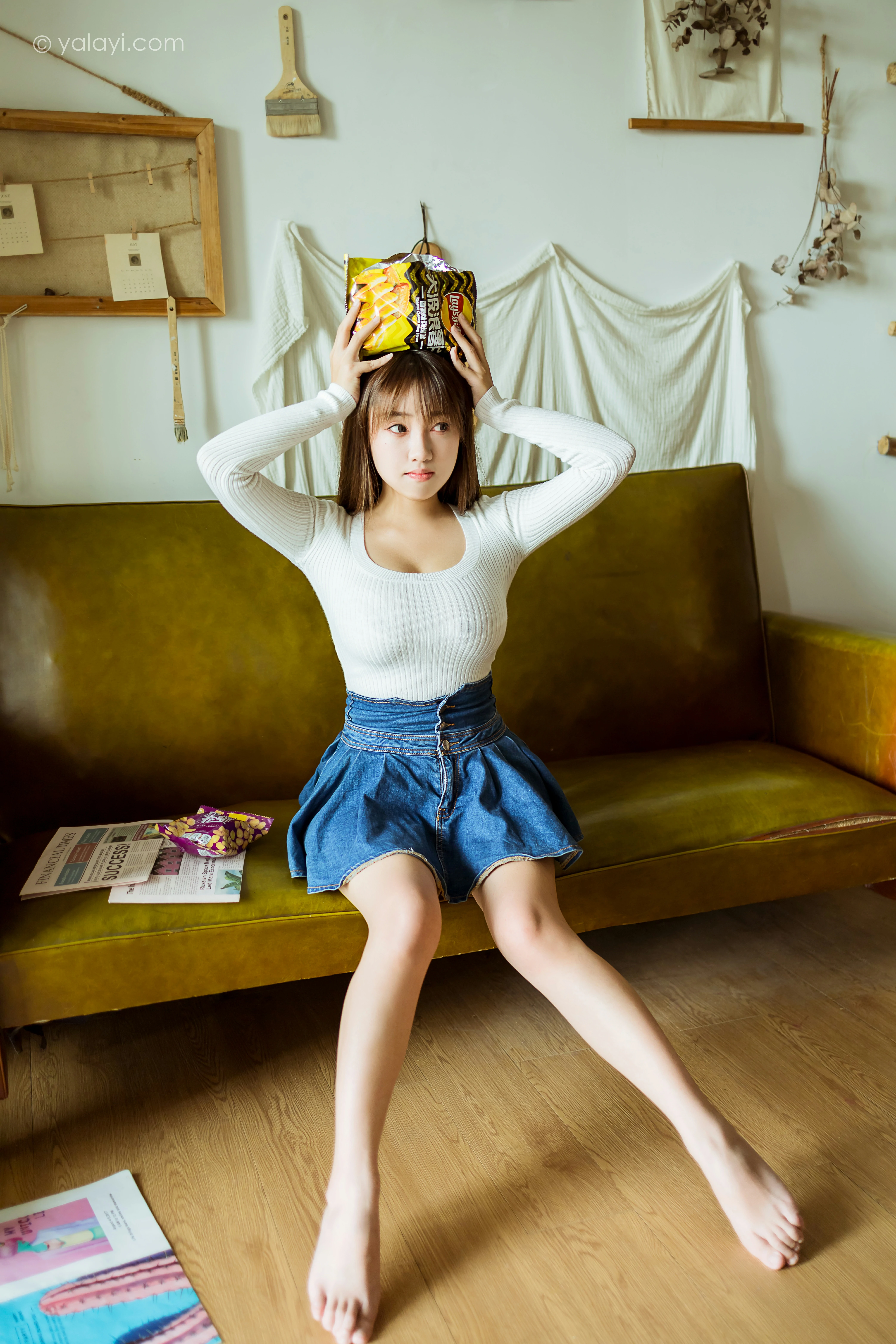 [YALAYI雅拉伊]NO.795 宅女日常 虞艺 白色毛衣加牛仔短裙性感私房写真集第7张