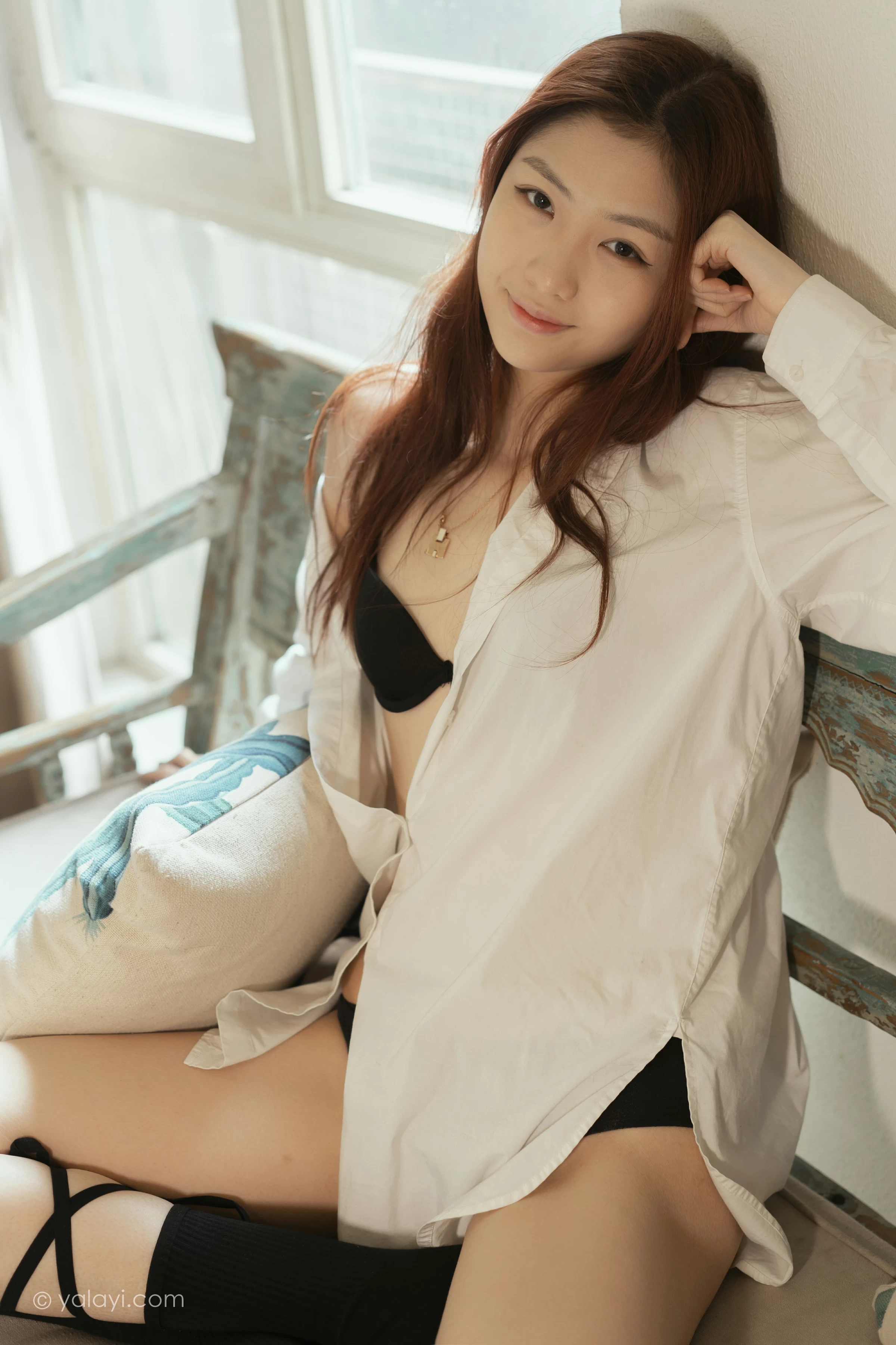 [YALAYI雅拉伊]NO.711 《礼物》 鸭鸭 白色衬衫加黑色内衣性感私房写真集第9张