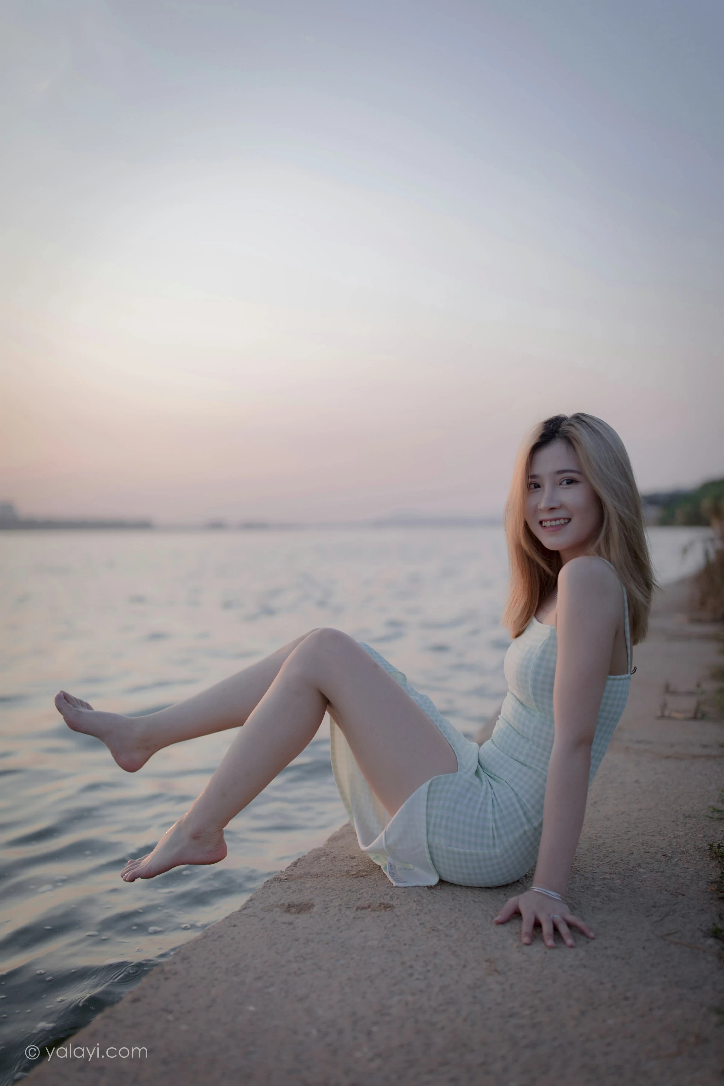 [YALAYI雅拉伊]NO.712 《风继续吹》 梦涵 紧身吊带连衣裙休闲写真第8张