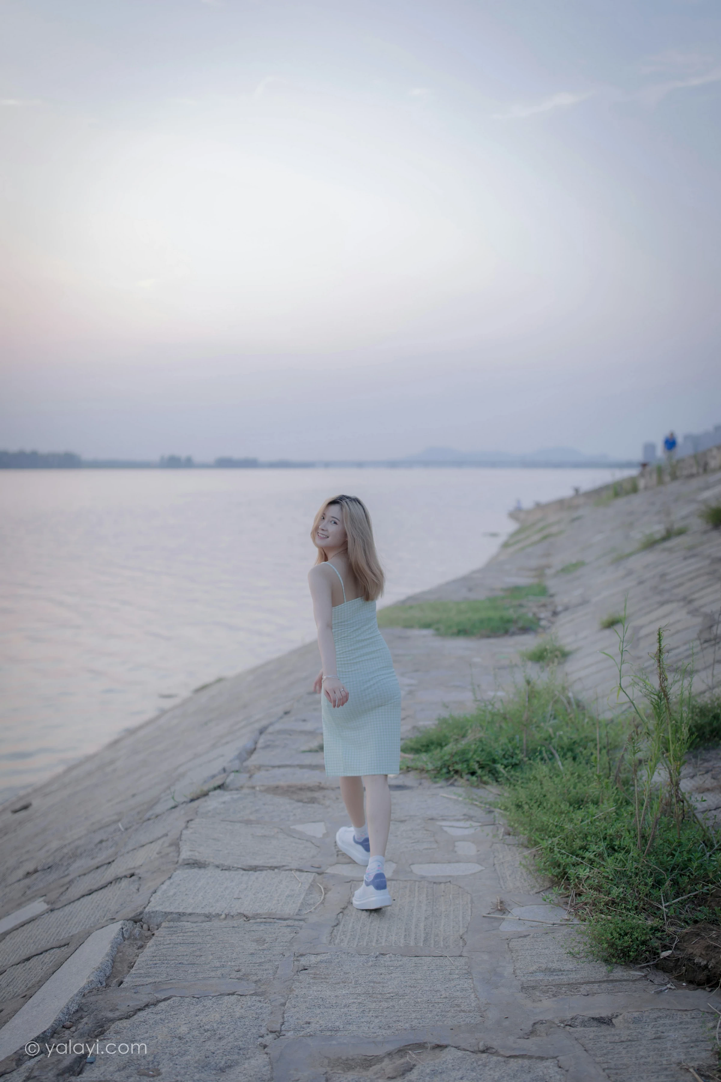 [YALAYI雅拉伊]NO.712 《风继续吹》 梦涵 紧身吊带连衣裙休闲写真第14张