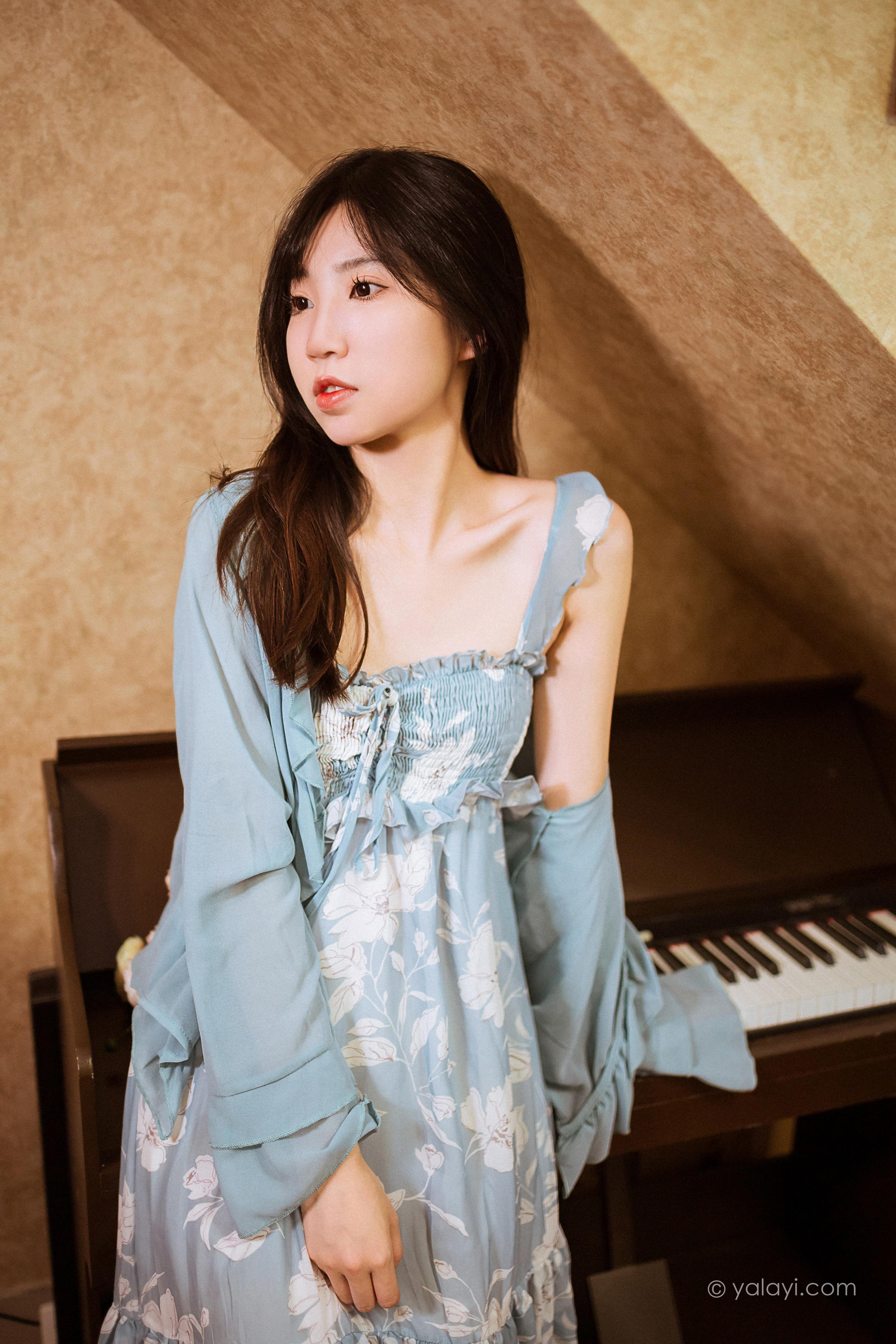 [YALAYI雅拉伊]2022.08.19 一去不复返 小乔 灰色外套加吊带连衣裙清纯写真集第6张