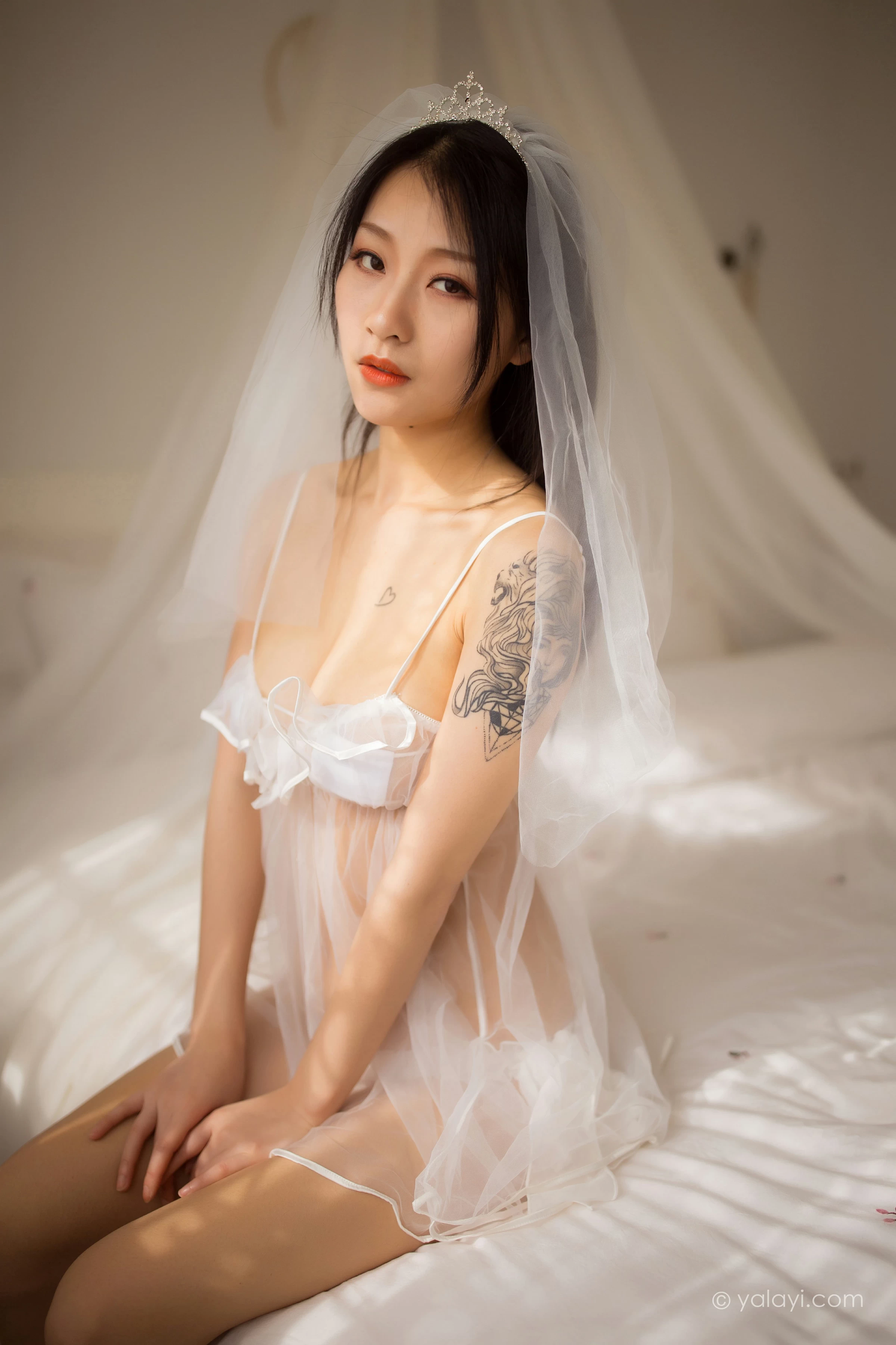 [YALAYI雅拉伊]NO.713 《等风也等你》 优优 白色透视情趣婚纱加情趣内衣性感私房写真集第15张