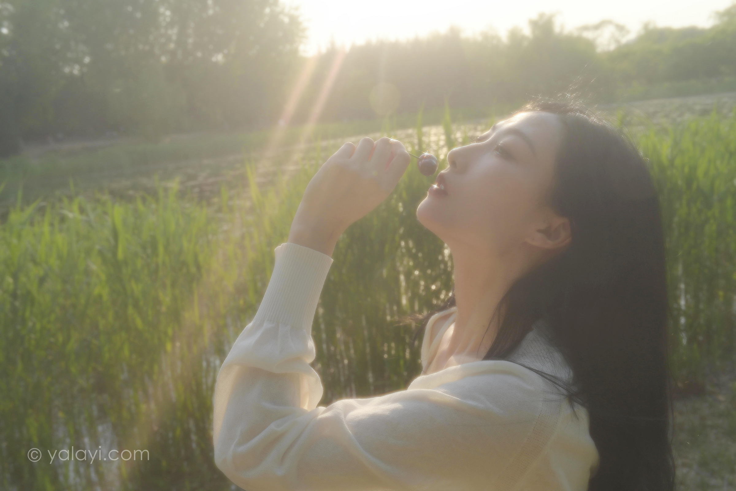 [YALAYI雅拉伊]2022.08.26 梦回 佳佳 白色透视小外套加吊带连衣裙清纯写真集第8张