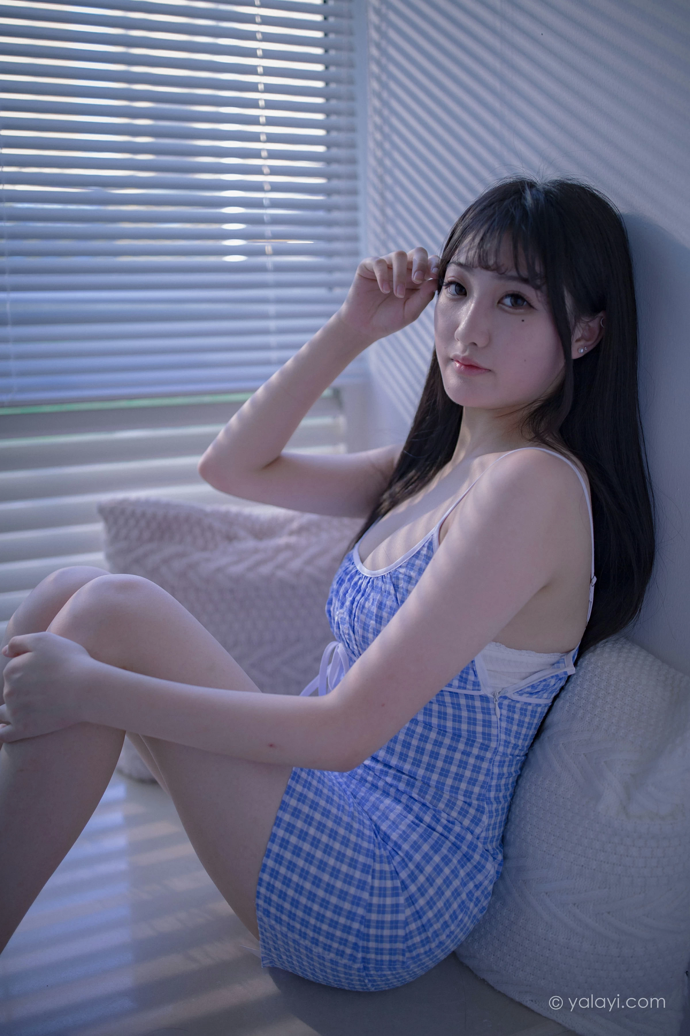 [YALAYI雅拉伊]NO.687 《蓝》 瓶儿 蓝色紧身吊带连衣裙性感私房写真集第4张