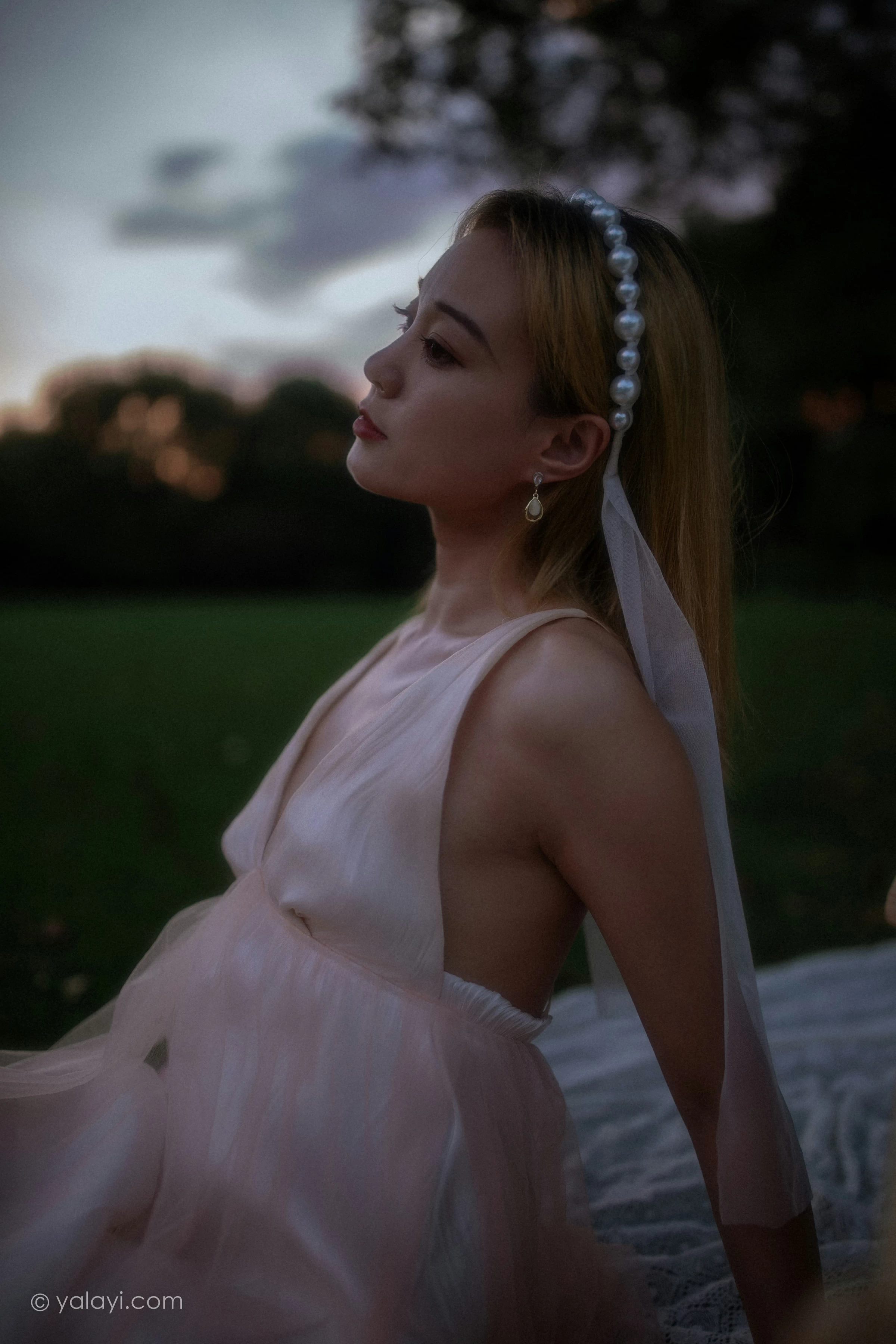 [YALAYI雅拉伊]NO.695 《救赎》 米粒米粒 粉色吊带连衣裙写真第6张