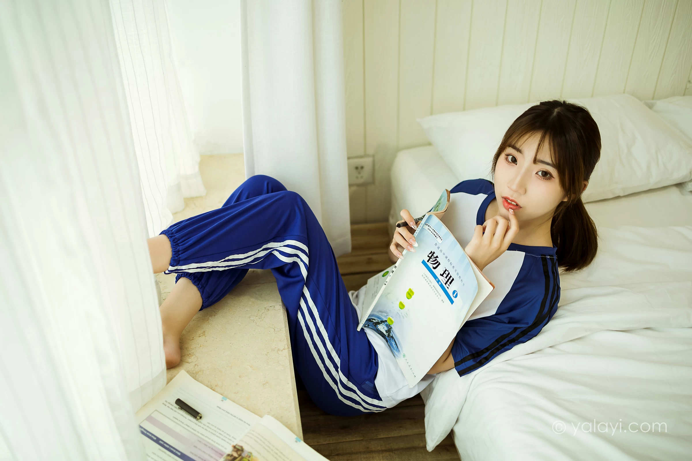 [YALAYI雅拉伊]NO.719 《一对一辅导》 小乔 蓝色校服短袖加长裤居家私房写真集第12张