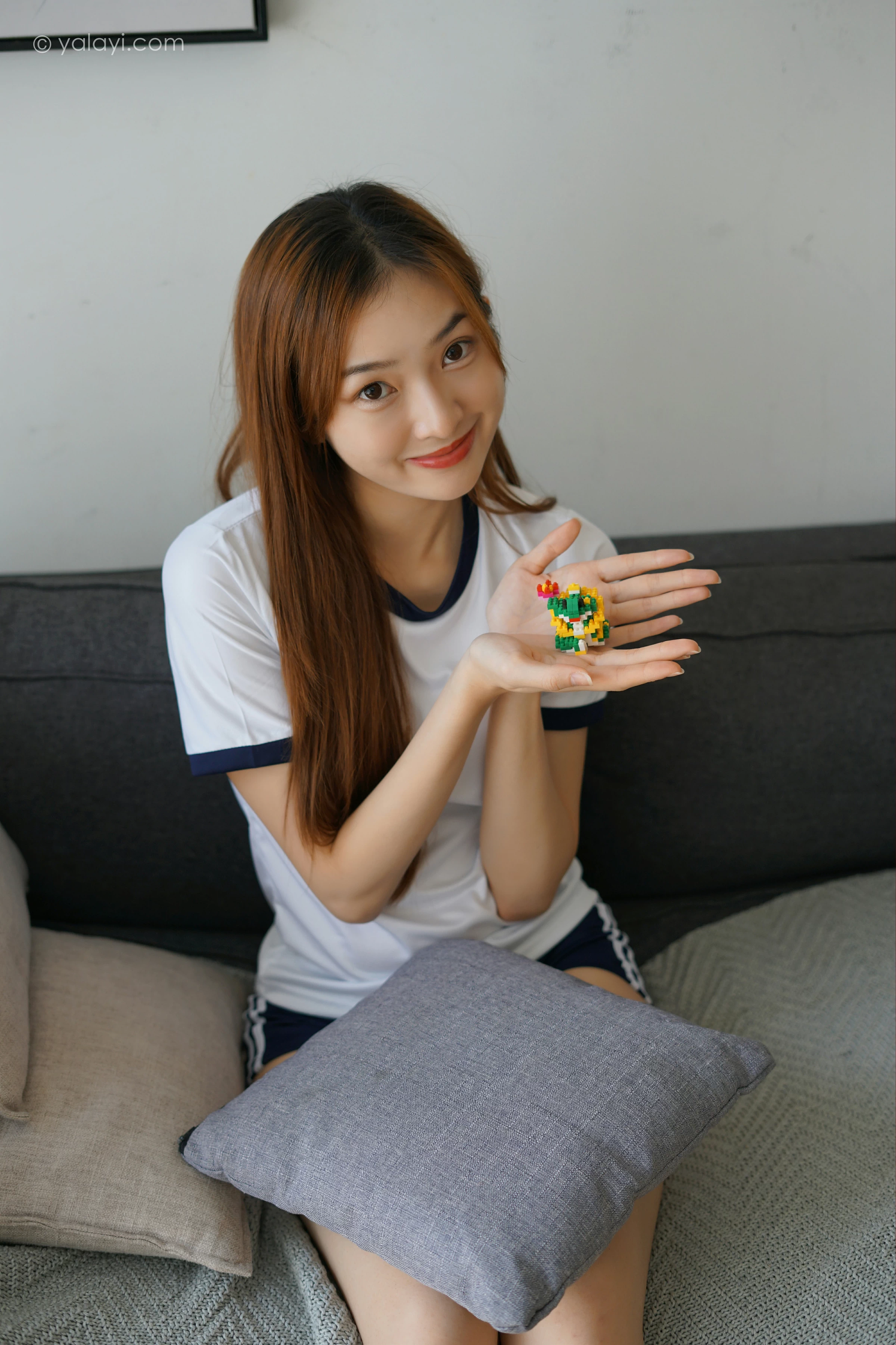 [YALAYI雅拉伊]2021.11.16 平常日子 楚媛 白色短袖加蓝色短裤居家私房写真集第10张
