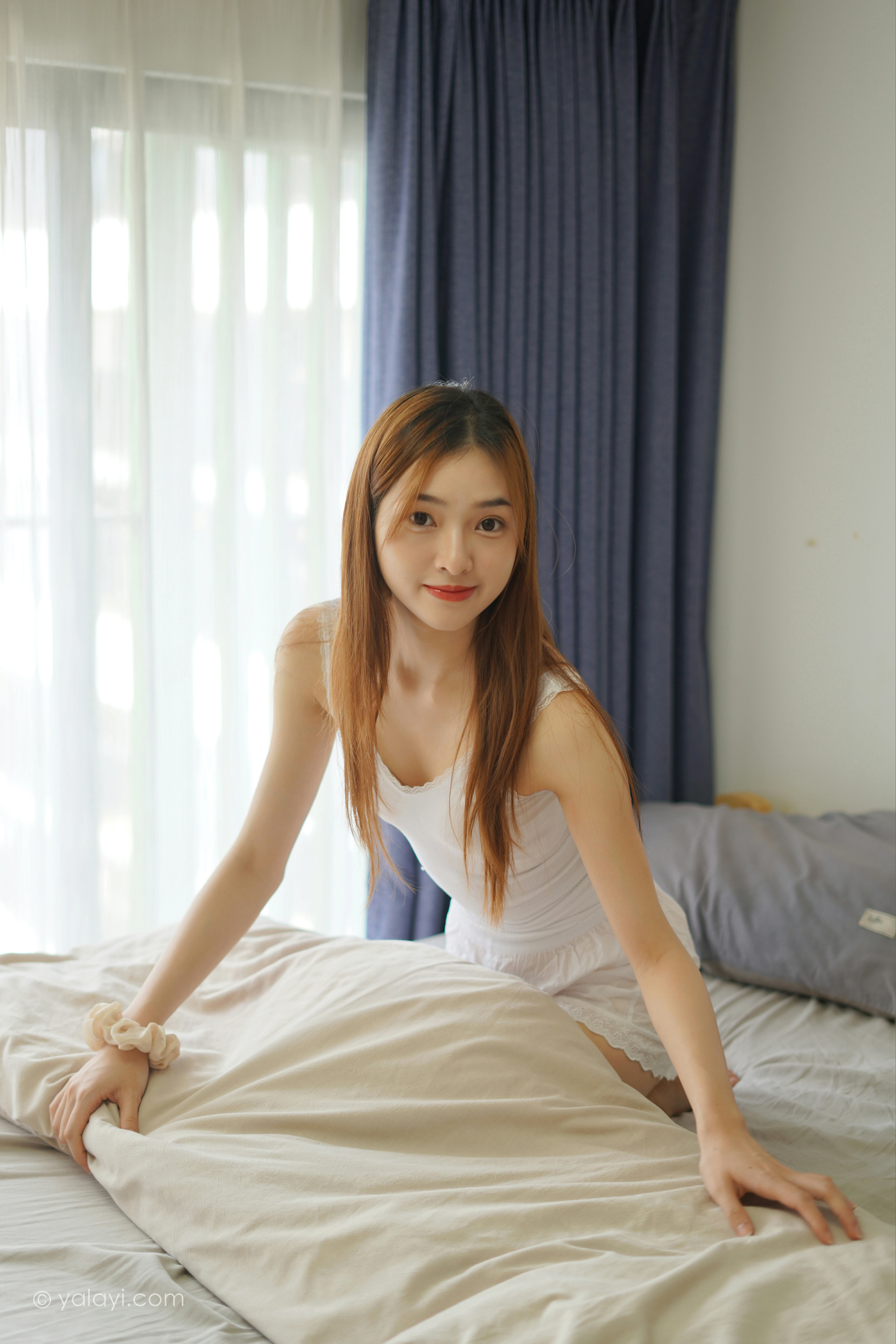 [YALAYI雅拉伊]NO.854 清晨阳光 楚媛 白色蕾丝连衣裙居家性感写真集第1张