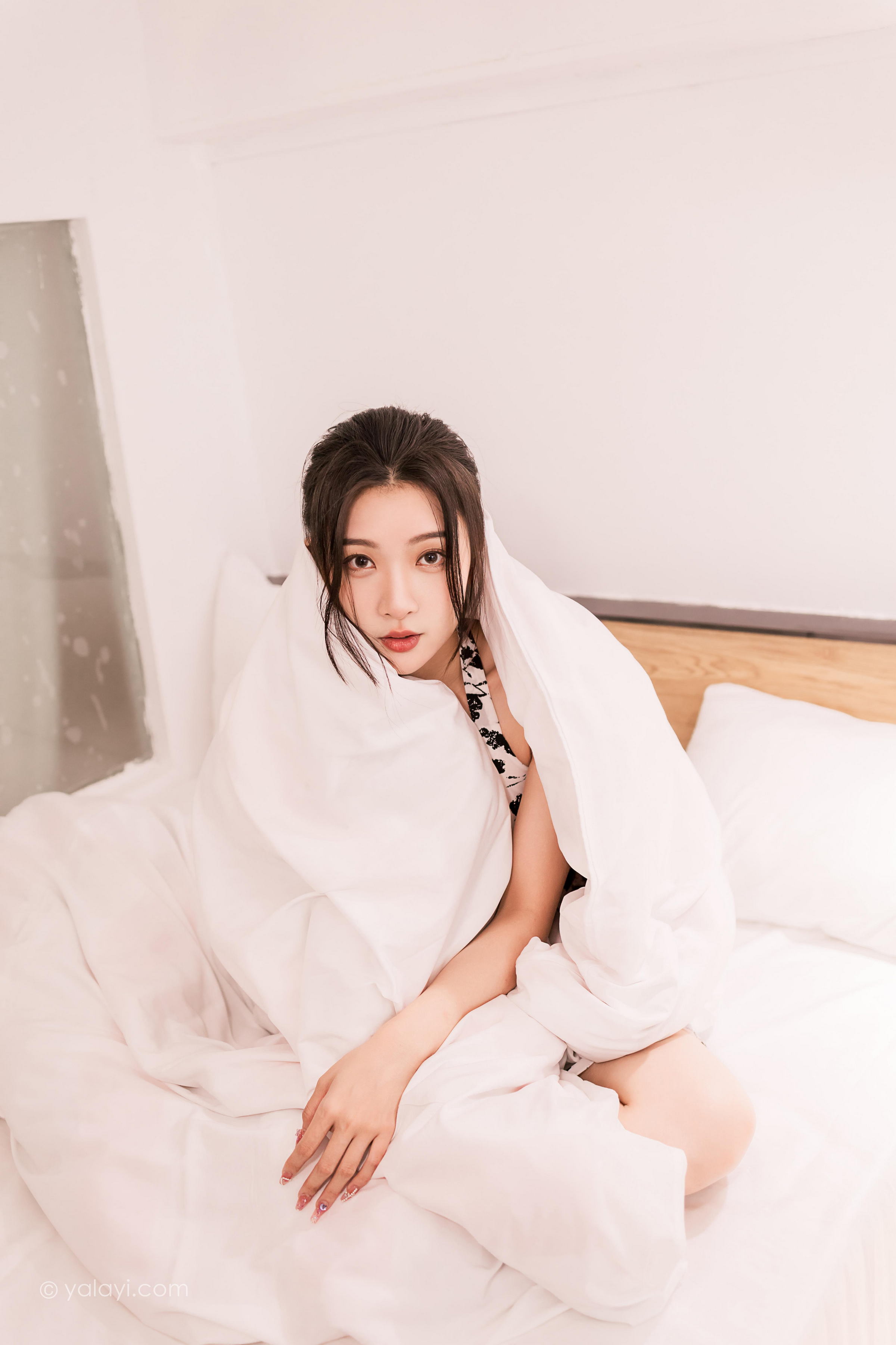 [YALAYI雅拉伊]2022.07.11 一直爱你 徐小云 白底黑点吊带连衣裙居家清纯写真集第10张