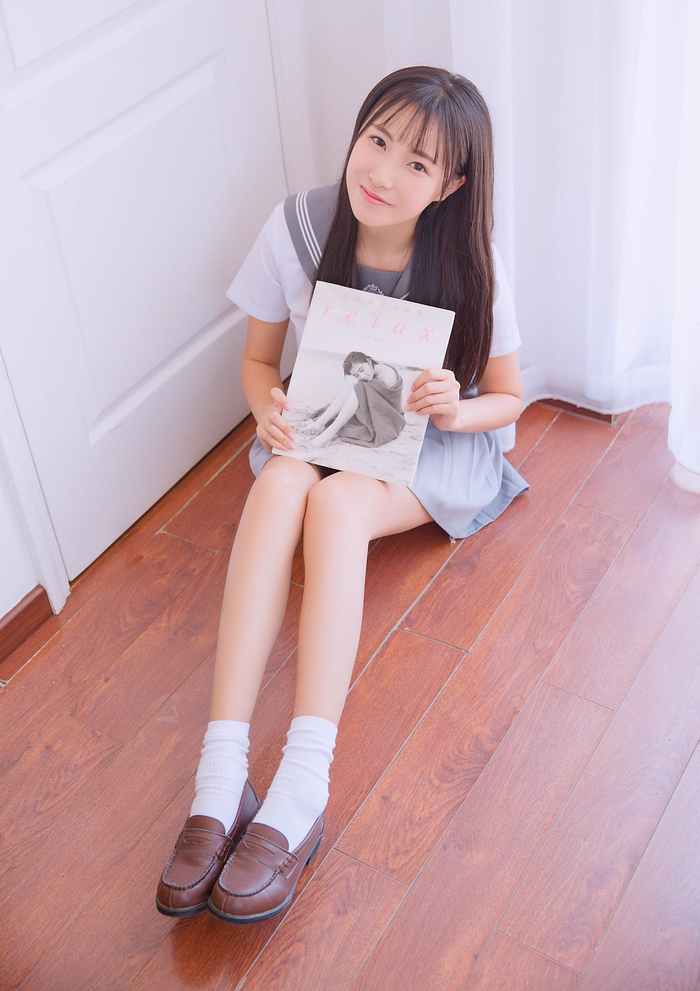 [YALAYI雅拉伊]2022.06.13 秘密花园 清纯少女 JK水手制服与粉色吊带内衣加短裤私房写真集第3张