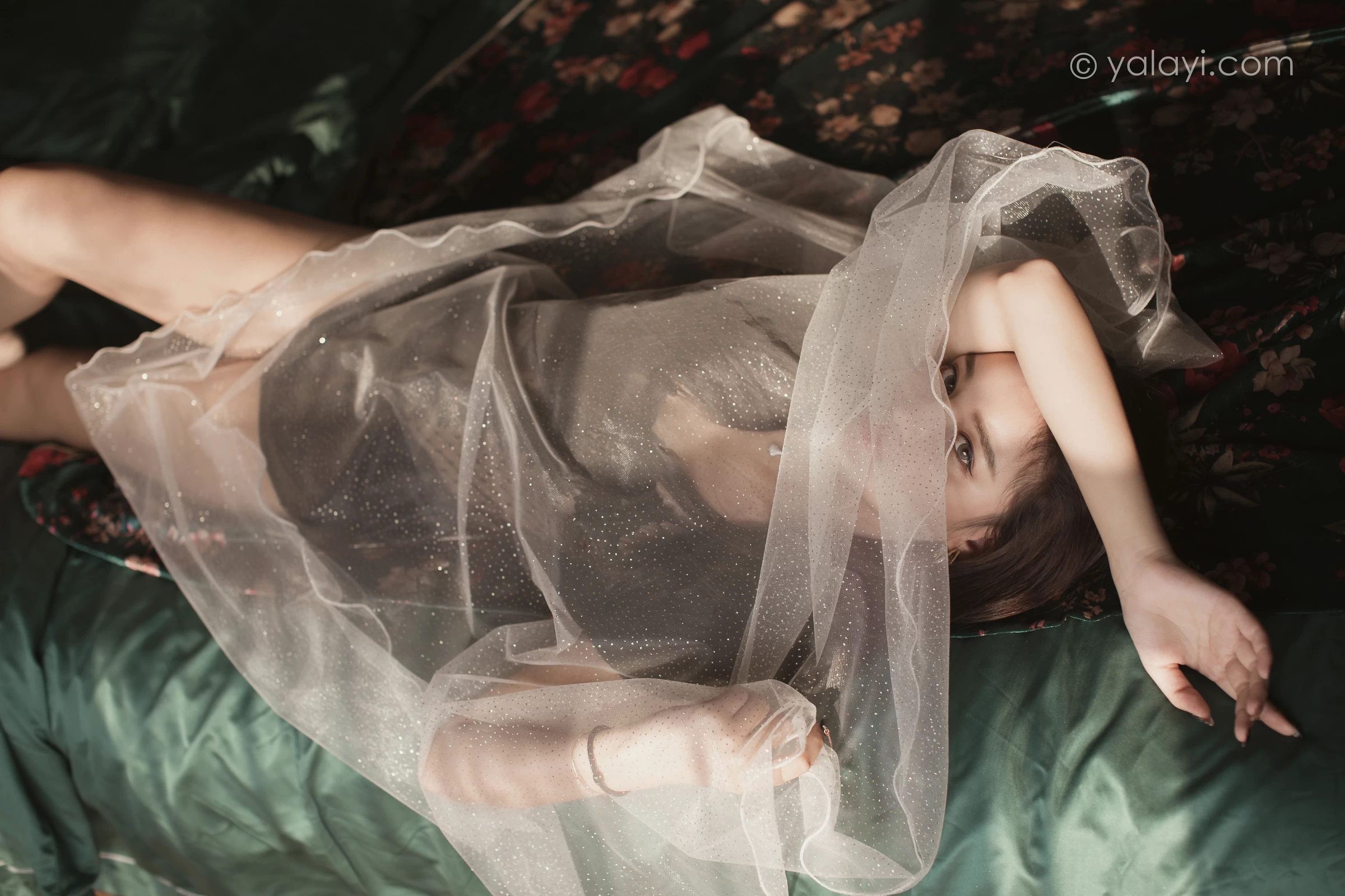 [YALAYI雅拉伊]NO.721 《面纱》 刘子炀 黑色透视情趣连体内衣性感私房写真集第3张