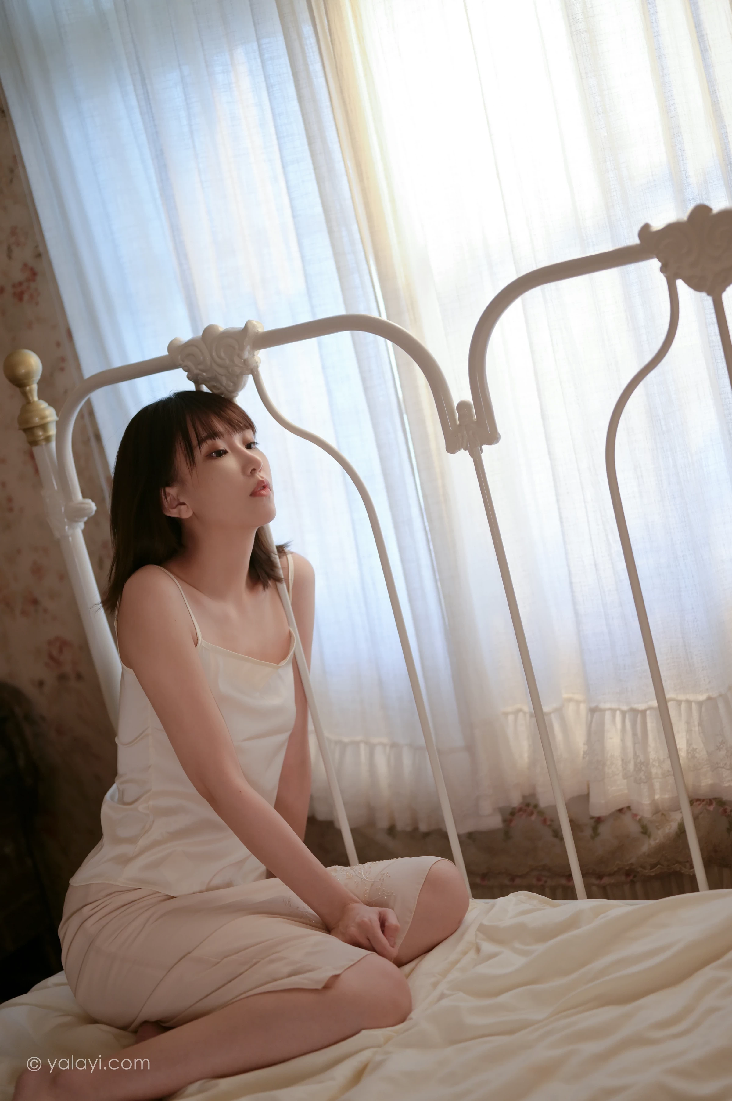 [YALAYI雅拉伊]NO.696 《孤独患者》 妍妍 白色性感小背心加粉色长裙私房写真集第13张