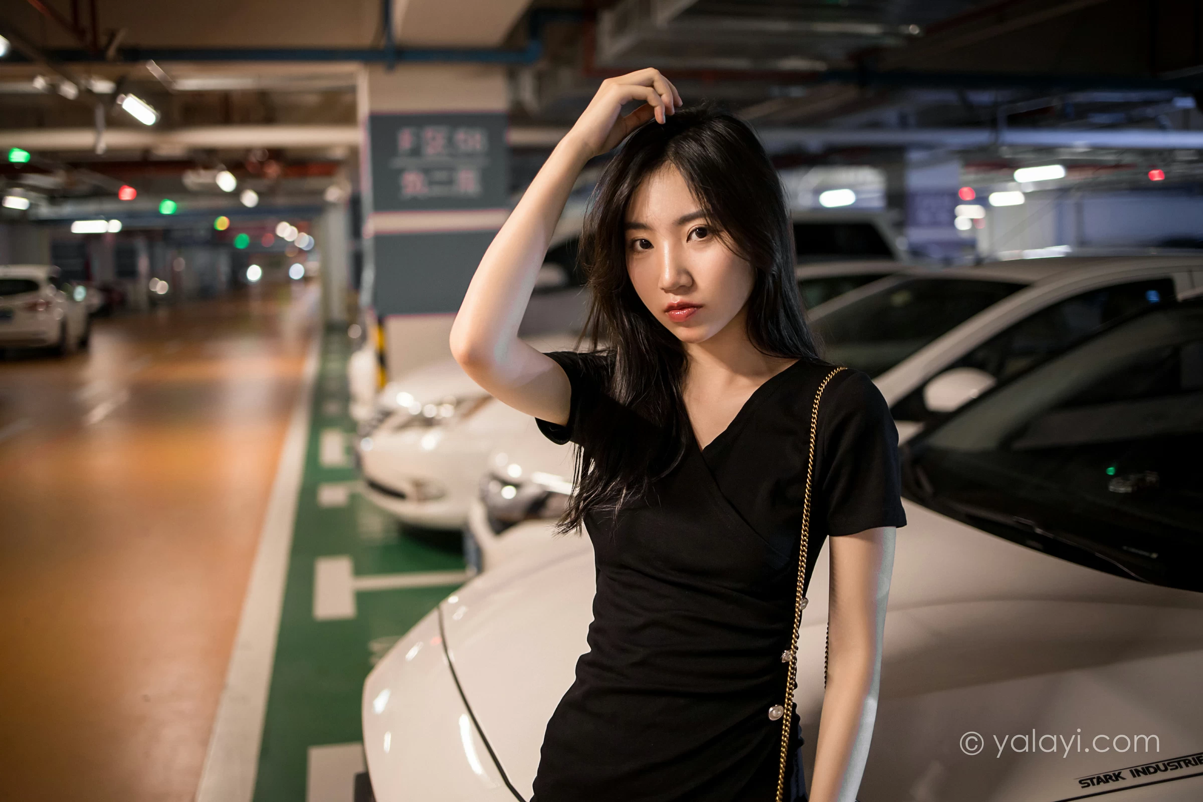 [YALAYI雅拉伊]2022.01.10 梦见前女友 小乔 黑色连衣裙加黑丝美腿性感写真集第7张