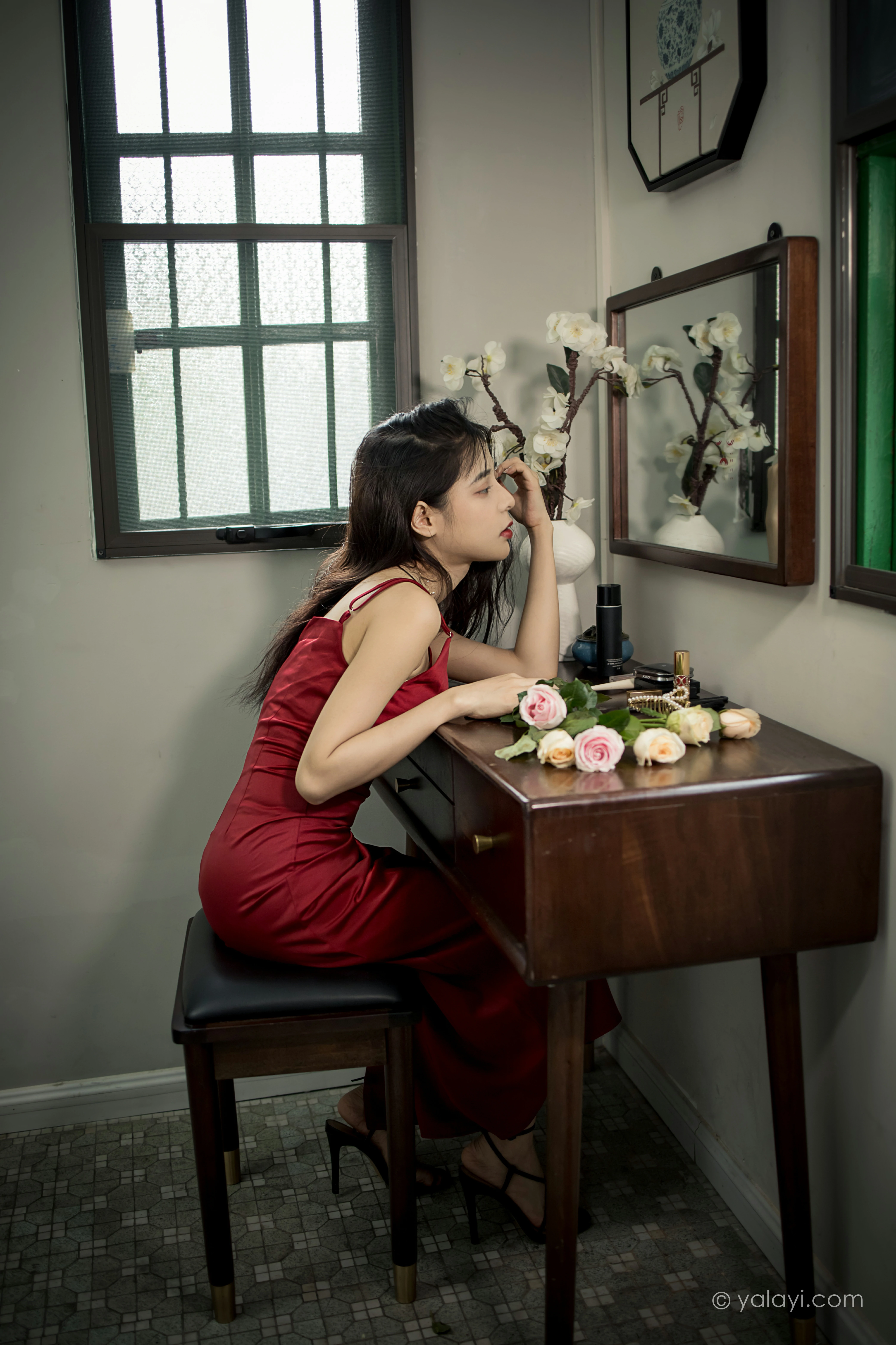 [YALAYI雅拉伊]NO.848 红颜 诗咏 红色吊带连衣裙居家性感写真集第5张