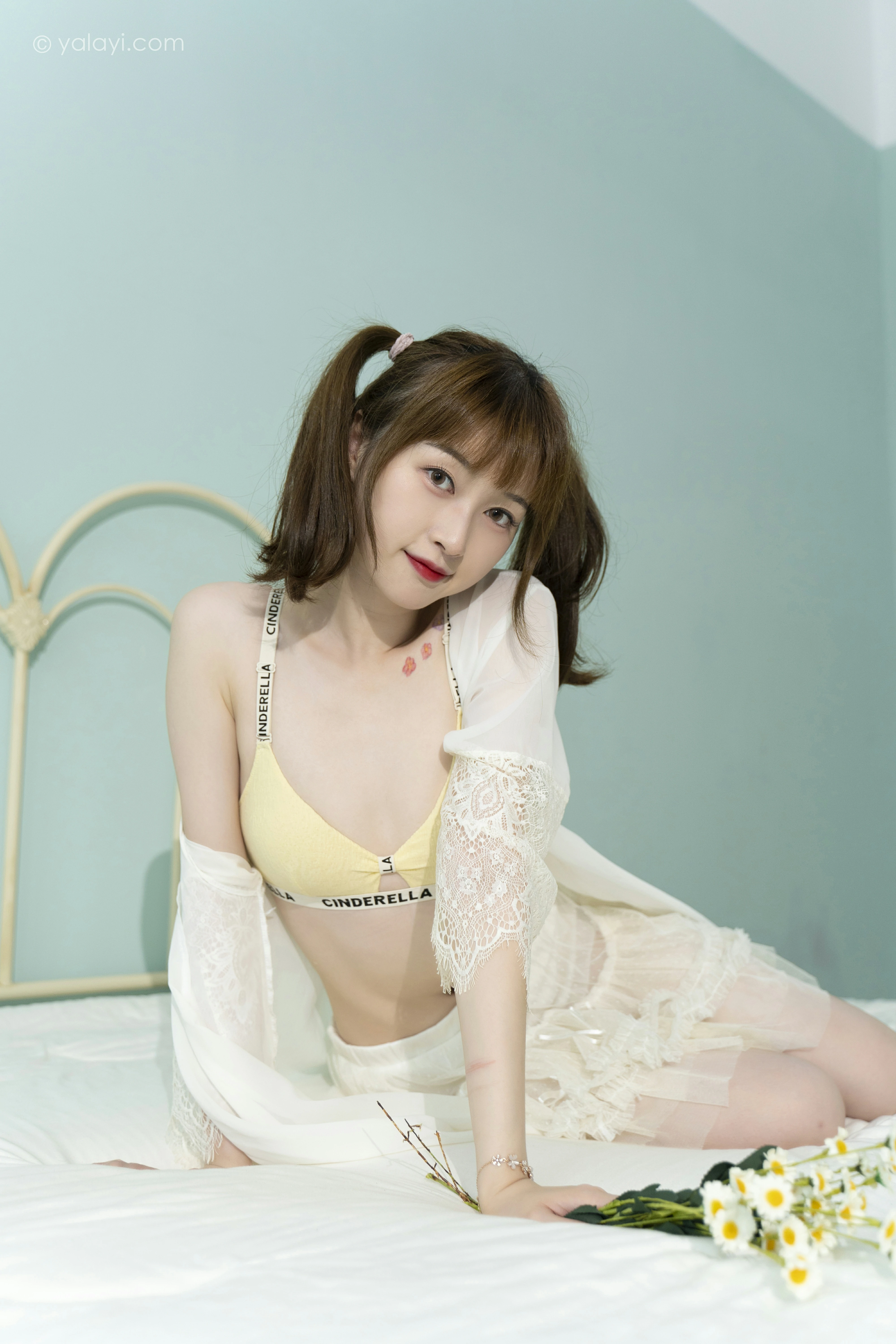 [YALAYI雅拉伊]NO.849 花漾裙裙 京京 白色透视睡衣与短裙加黄色内衣性感写真集第10张