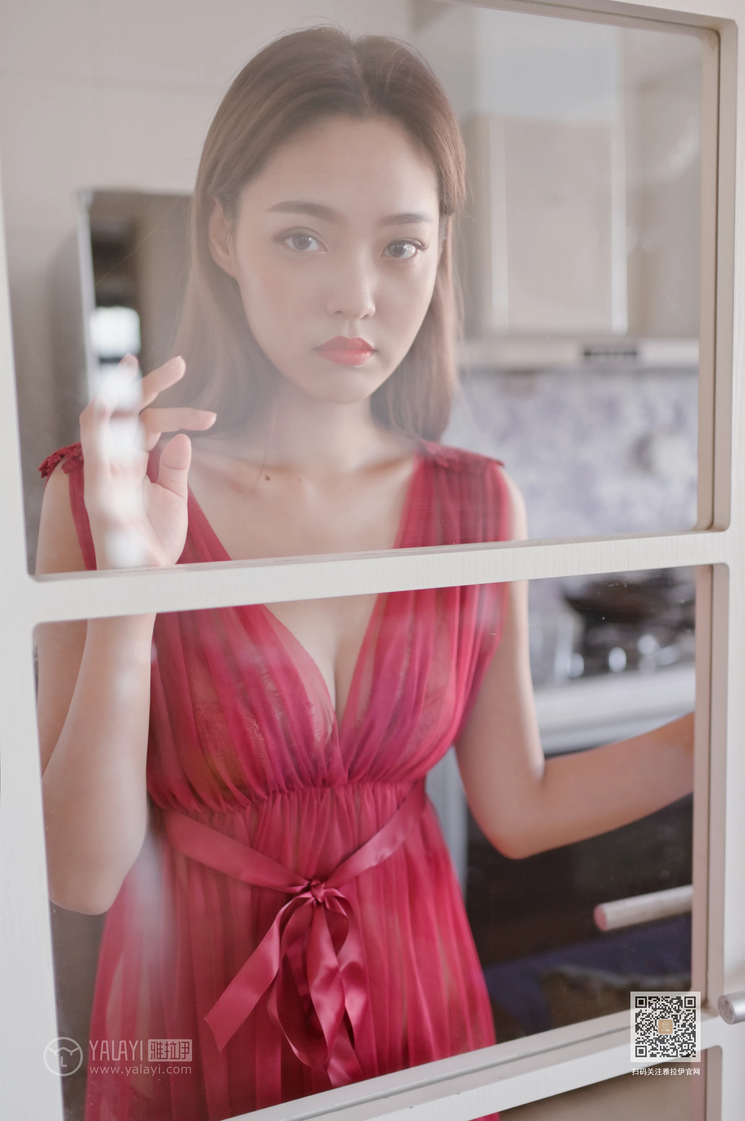 [YALAYI雅拉伊]Vol.446 红拂女 出尘 白色透视情趣连衣裙居家性感私房写真集第1张