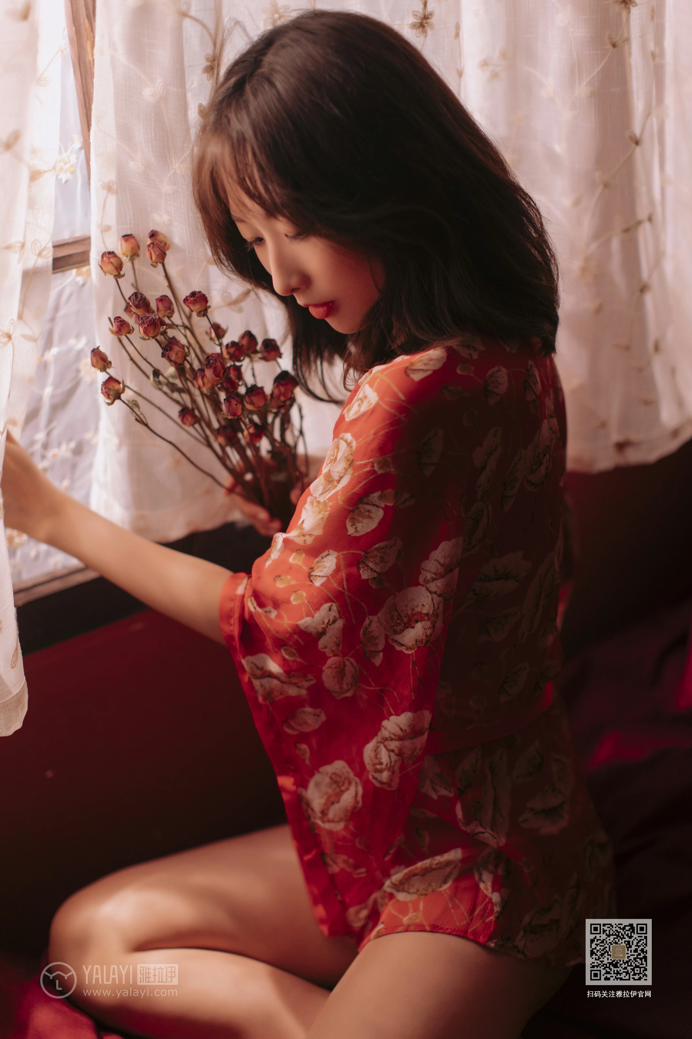 [YALAYI雅拉伊]Vol.460 红妆写真 佳佳 红色睡衣居家性感私房写真集第3张