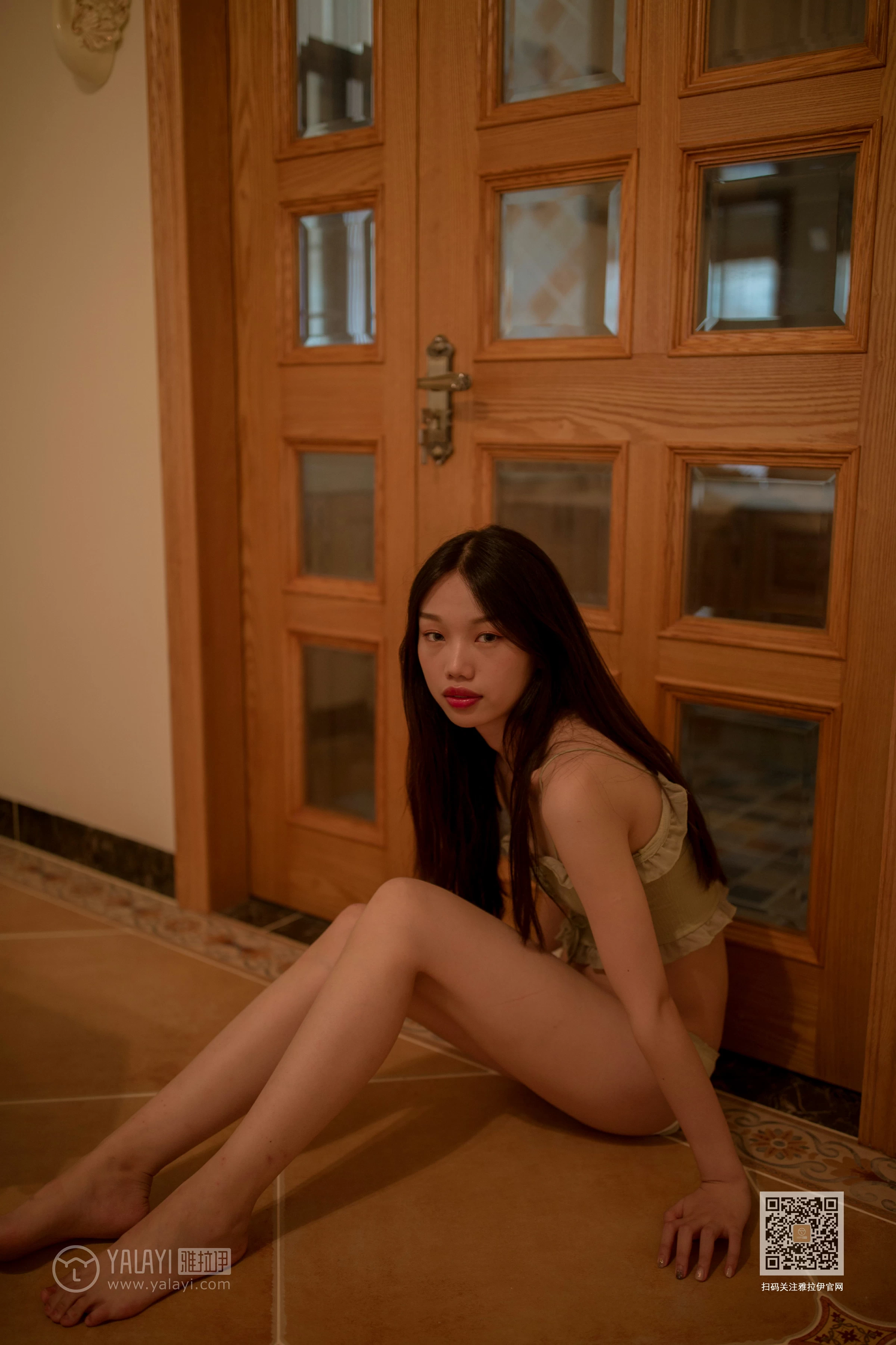 [YALAYI雅拉伊]Vol.466 小可爱 加奈 吊带蕾丝塑身内衣性感私房写真集第12张