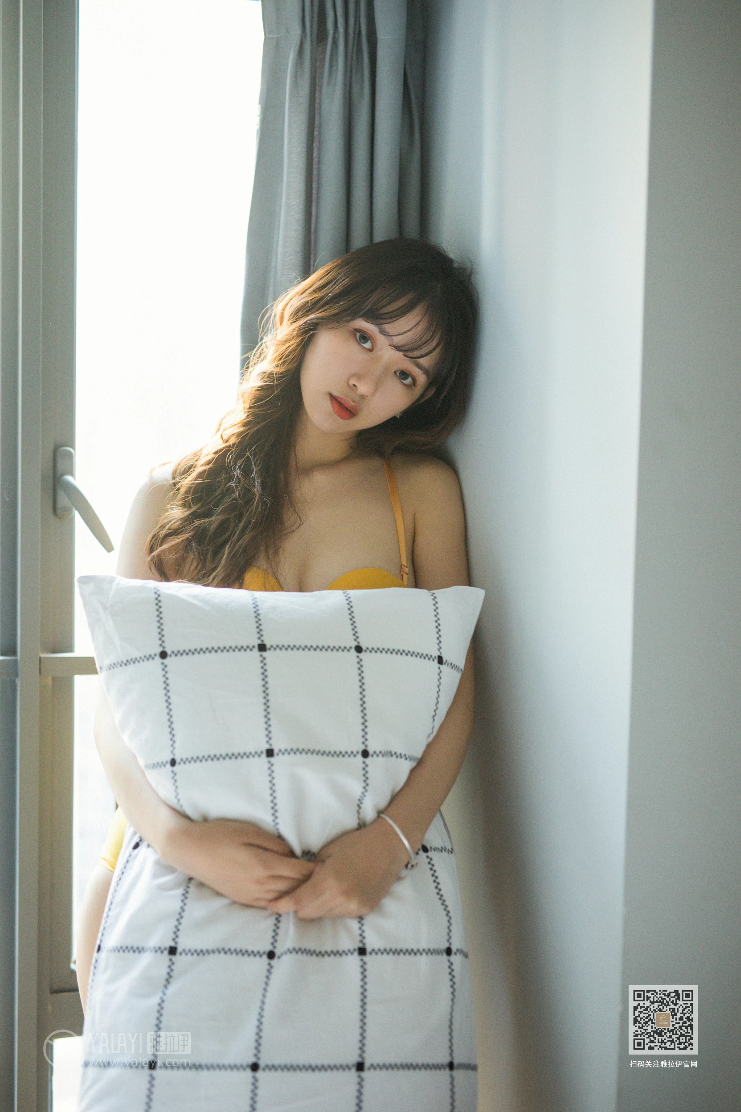 [YALAYI雅拉伊]Vol.511 杏色女孩儿 晓琳 橙色性感内衣居家私房写真集第5张