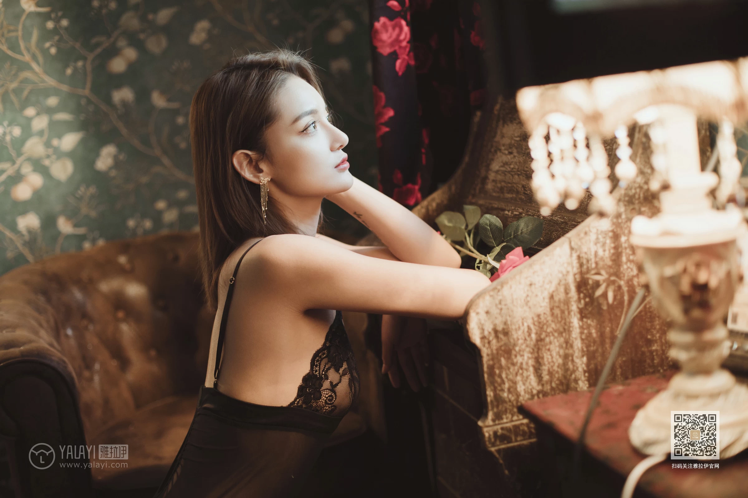 [YALAYI雅拉伊]Vol.519 绿里蔷薇 刘子扬 黑色透视情趣内衣性感私房写真集第7张